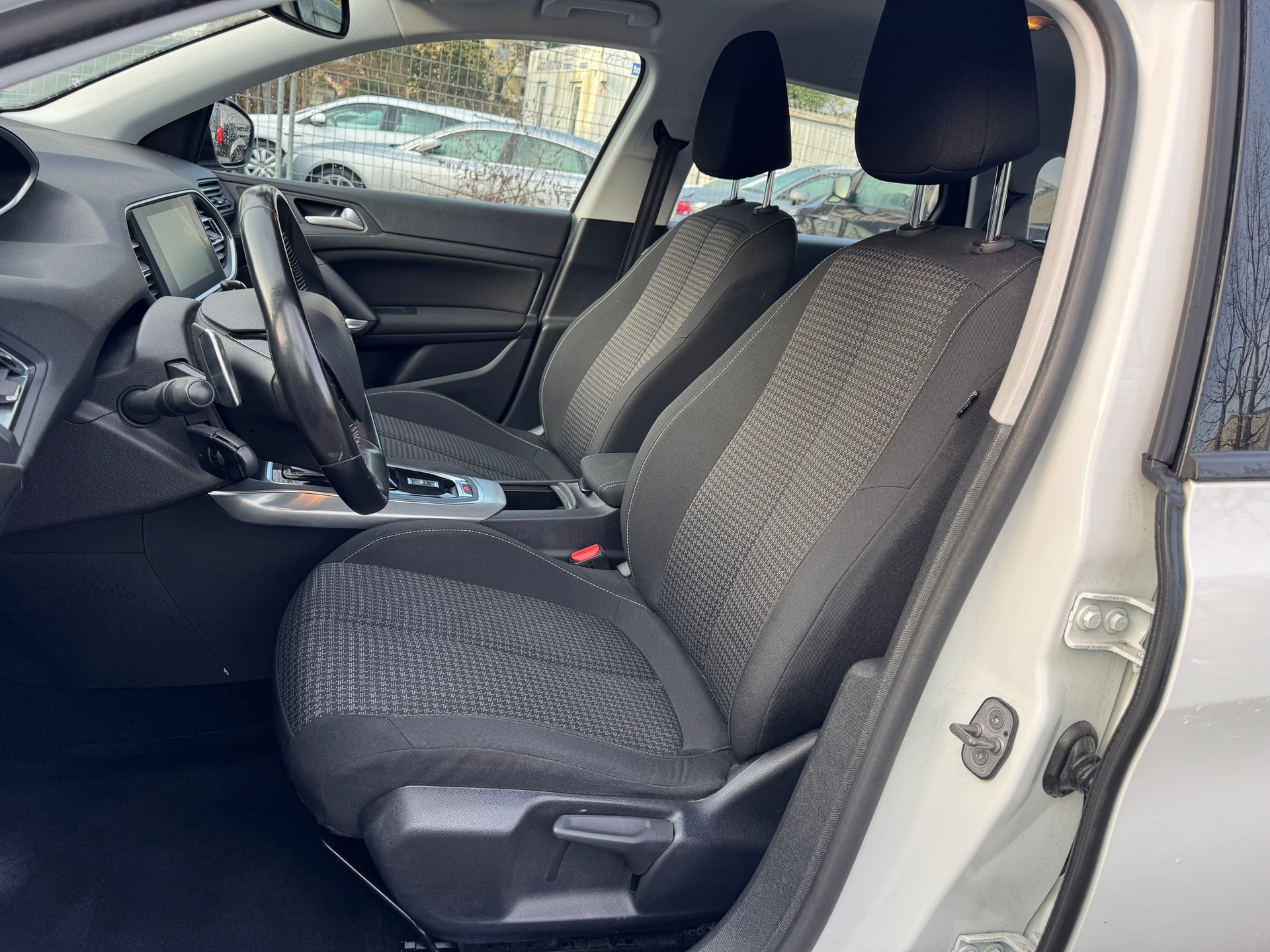 PEUGEOT 308 SW 1.5 BlueHDI Business Line EAT8 * Gr. Navi * Klima-auto * Tempomat * PDC H * Frisch Ab MFK-image-6