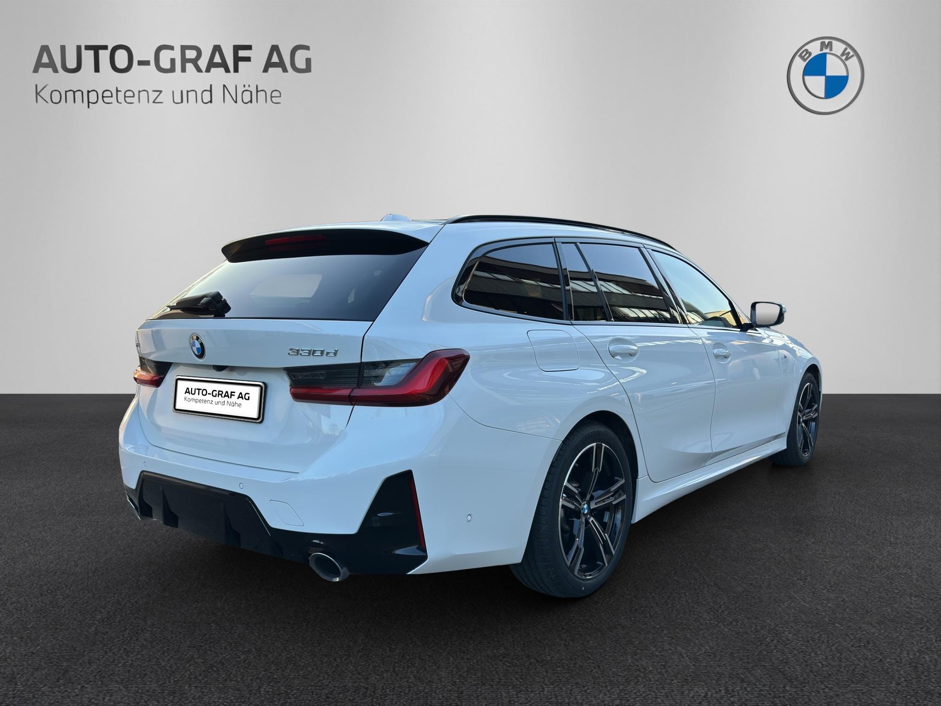 BMW 330d M Sport xDrive SAG Touring-image-4