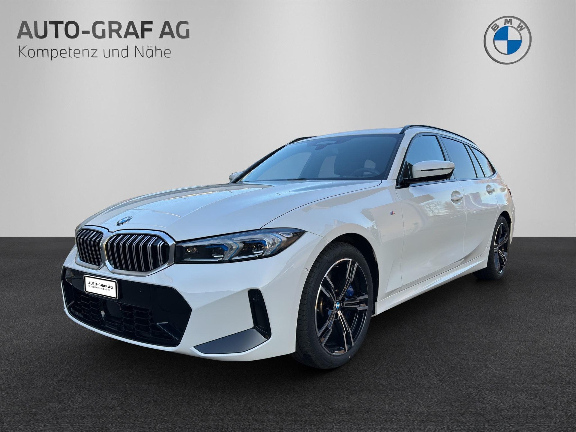 BMW 330d M Sport xDrive SAG Touring-image-0