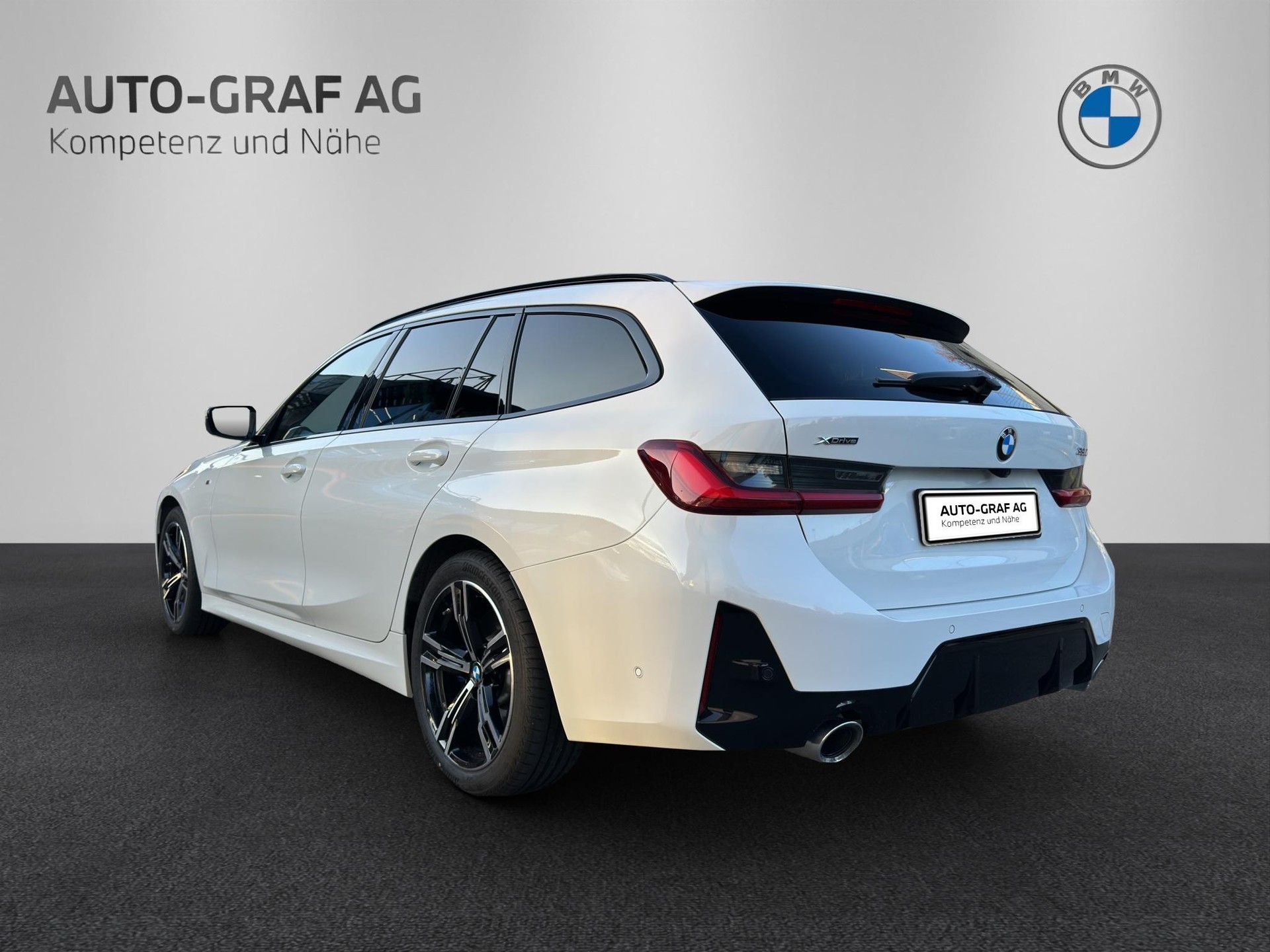 BMW 330d M Sport xDrive SAG Touring-image-2