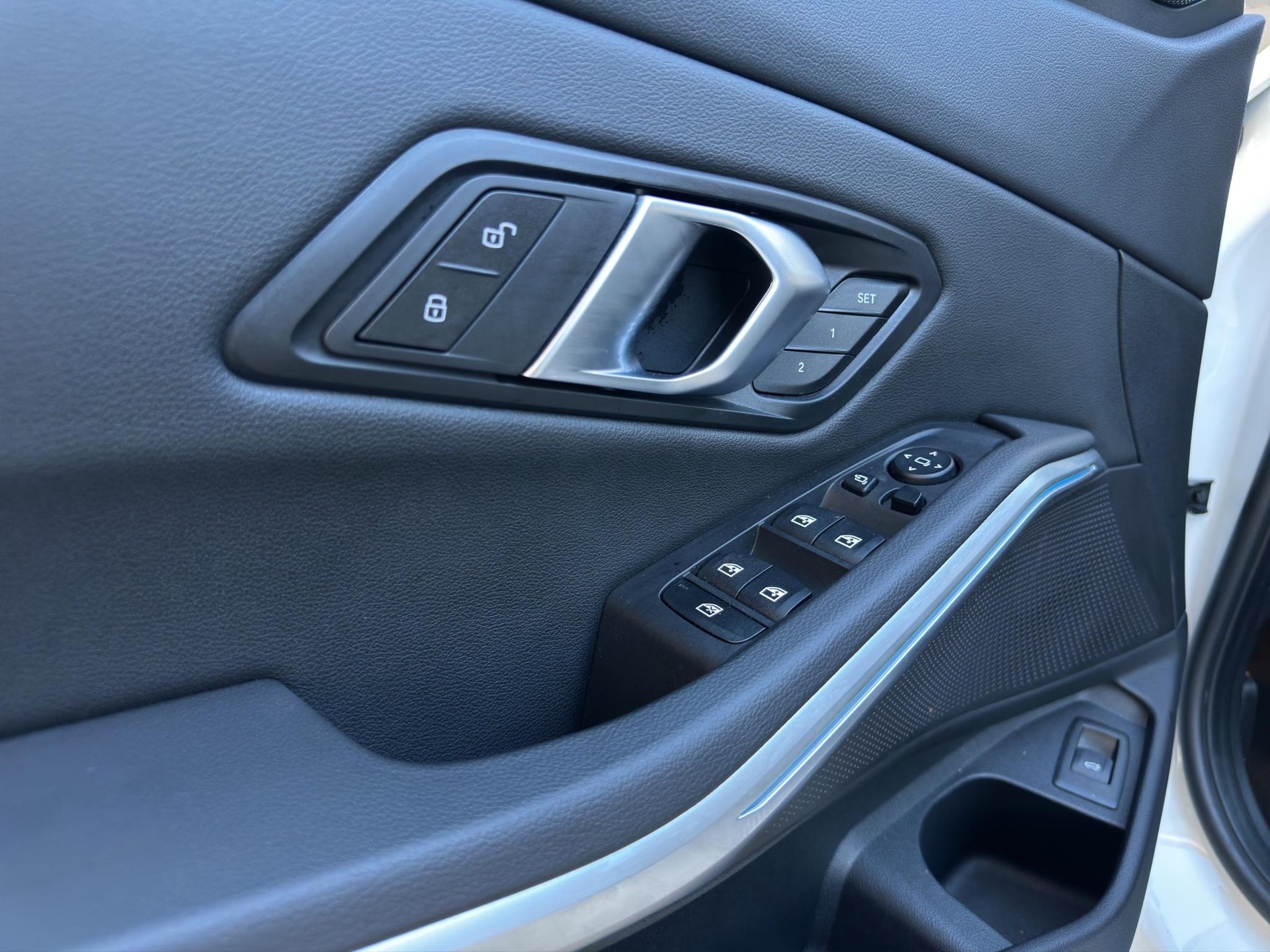 BMW 330d M Sport xDrive SAG Touring-image-12
