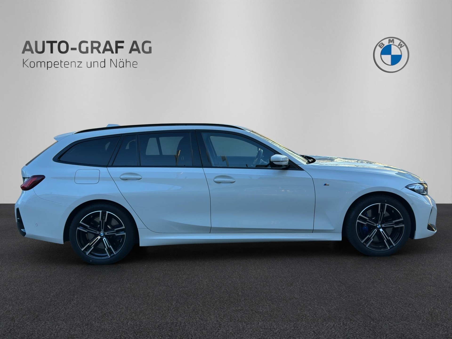 BMW 330d M Sport xDrive SAG Touring-image-5