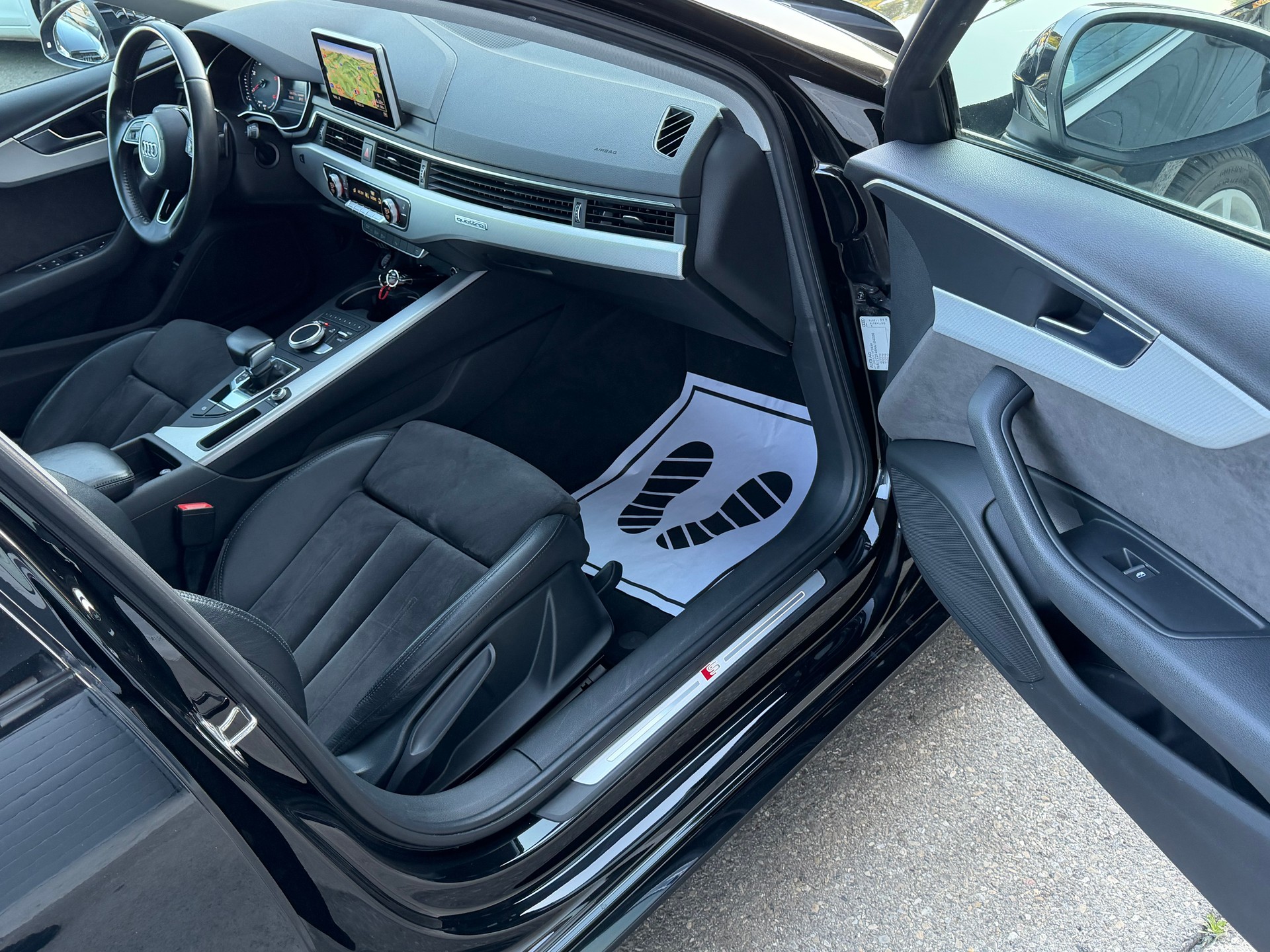AUDI A4 Avant 2.0 TDI quattro S-tronic S-Line-image-8