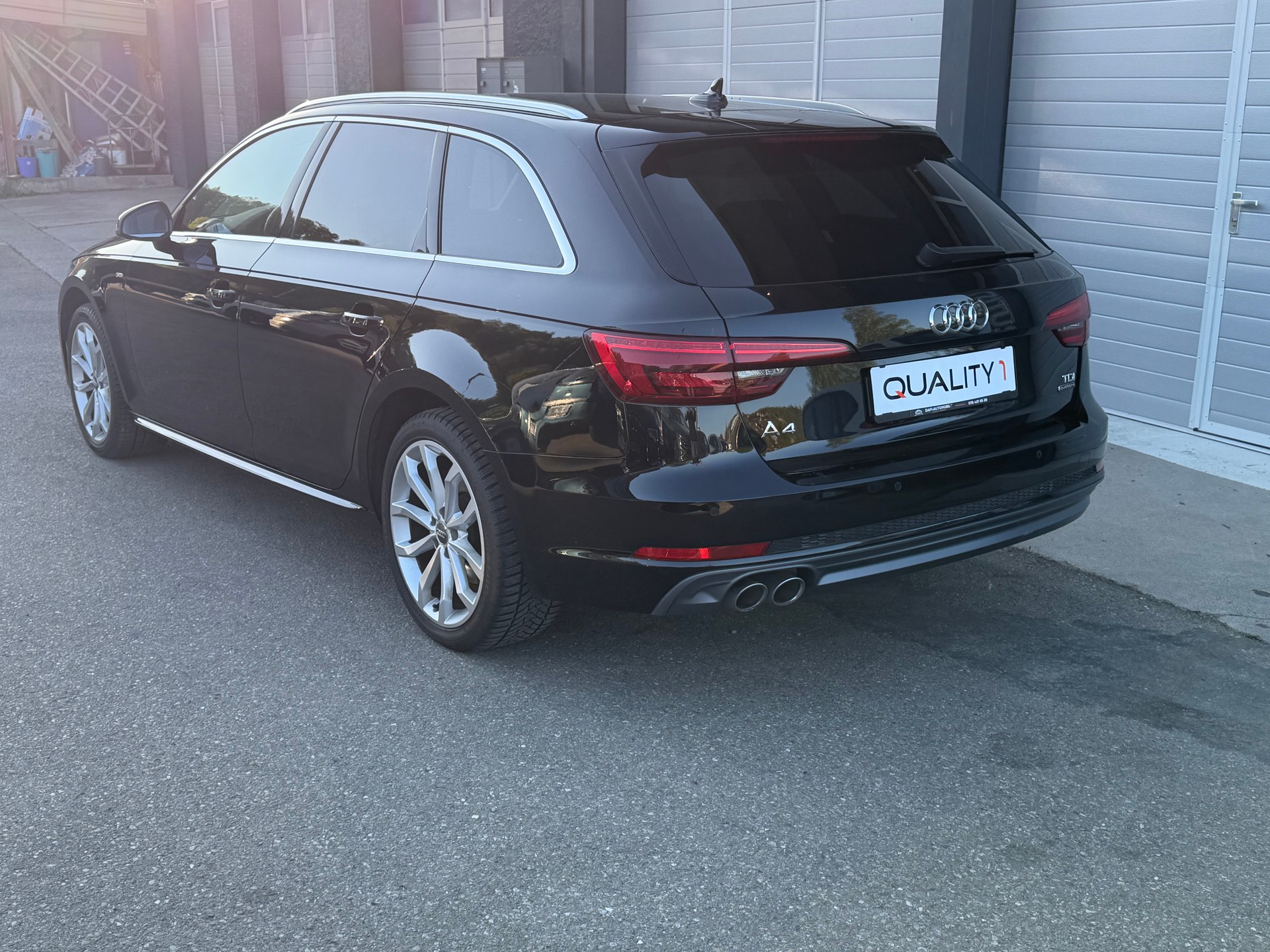 AUDI A4 Avant 2.0 TDI quattro S-tronic S-Line-image-4