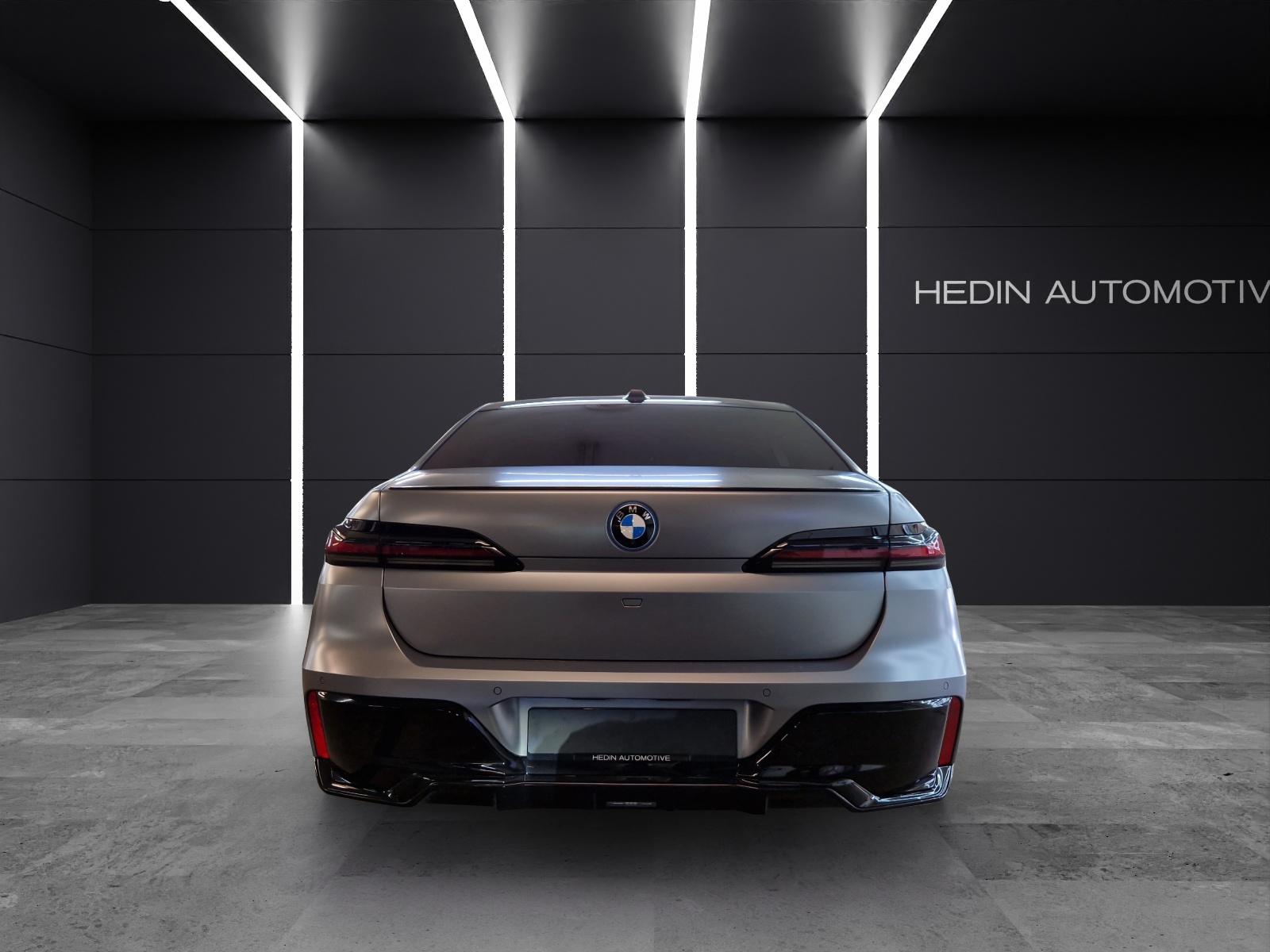 BMW i7 xDrive60-showroom-element-3