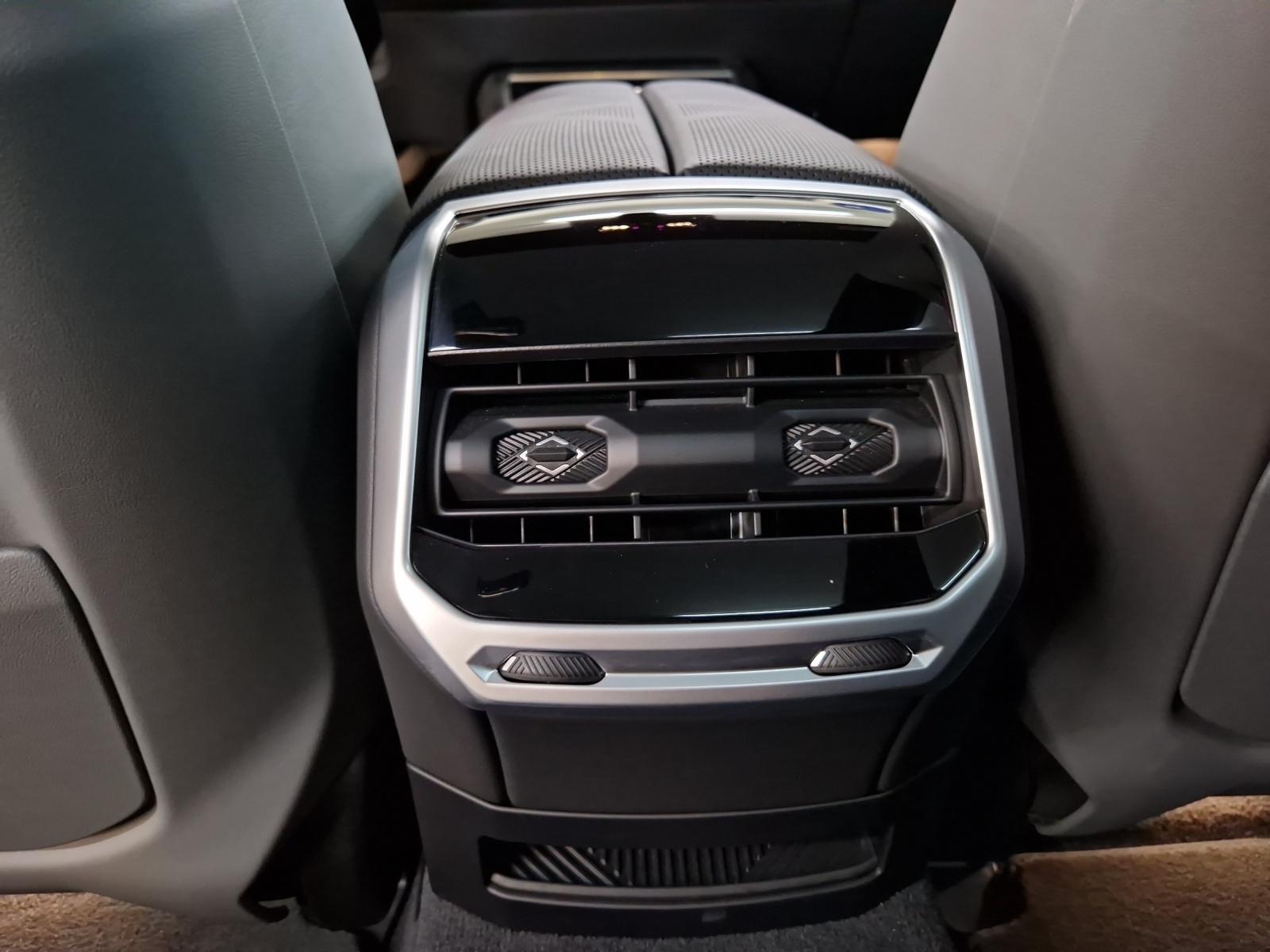 BMW i7 xDrive60-image-24