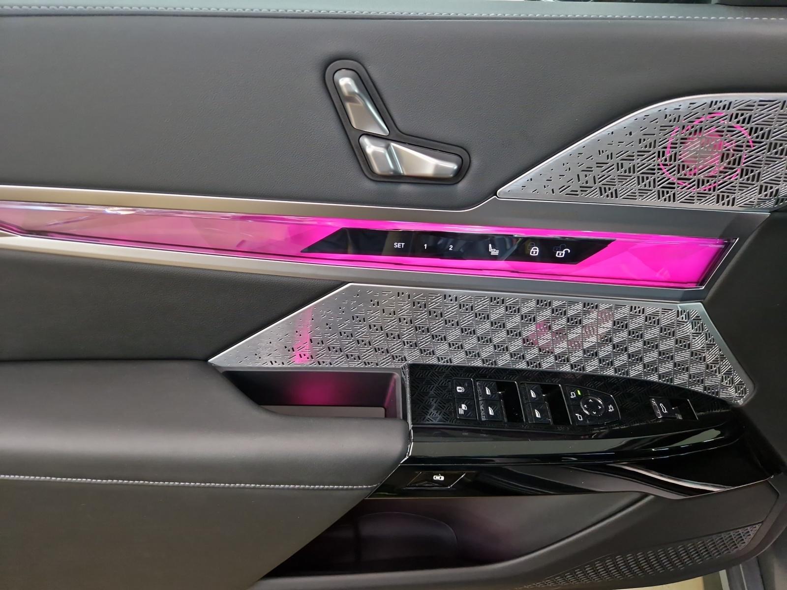 BMW i7 xDrive60-image-9