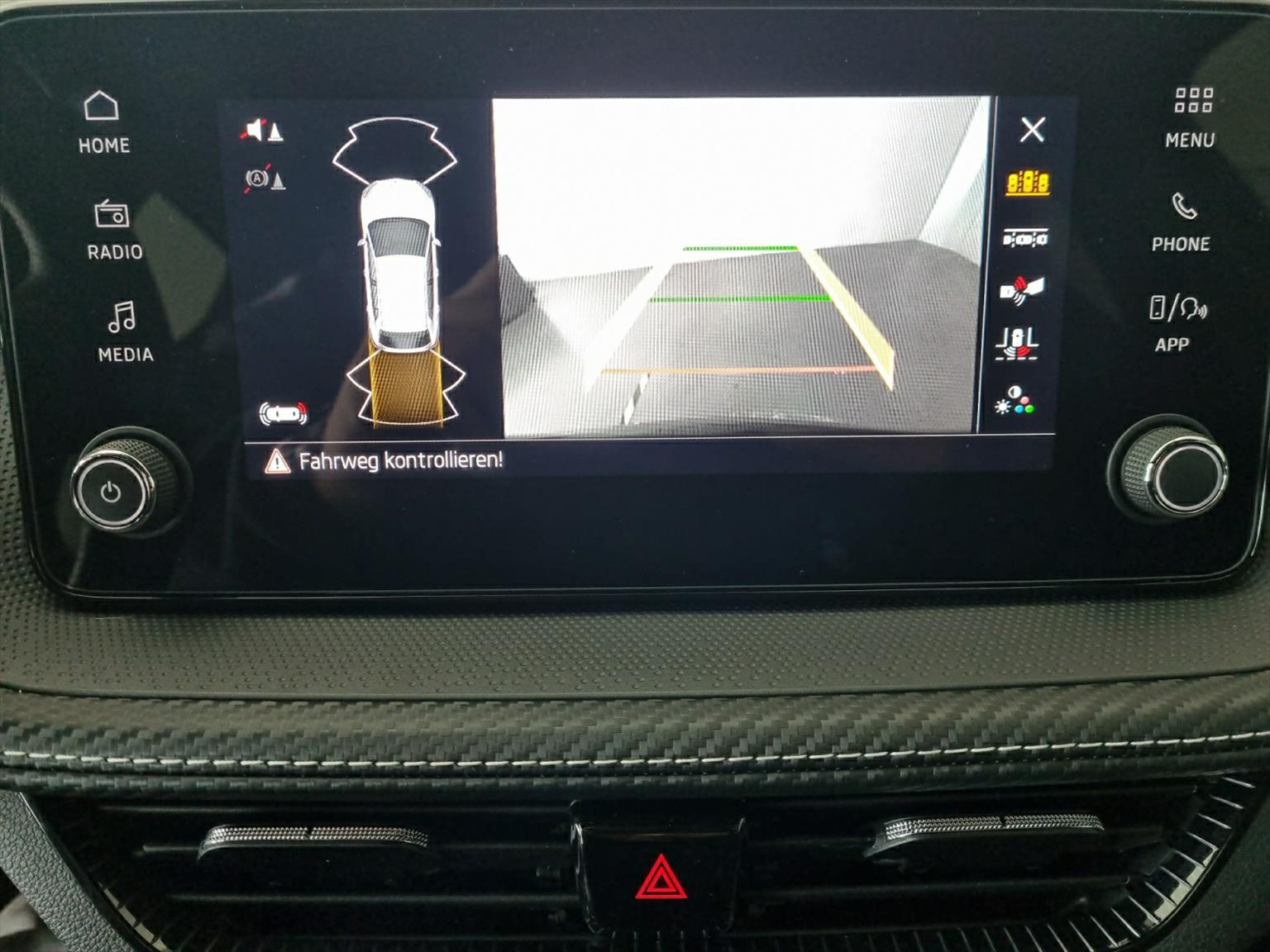 SKODA Fabia 1.0 TSI Monte Carlo DSG-image-9