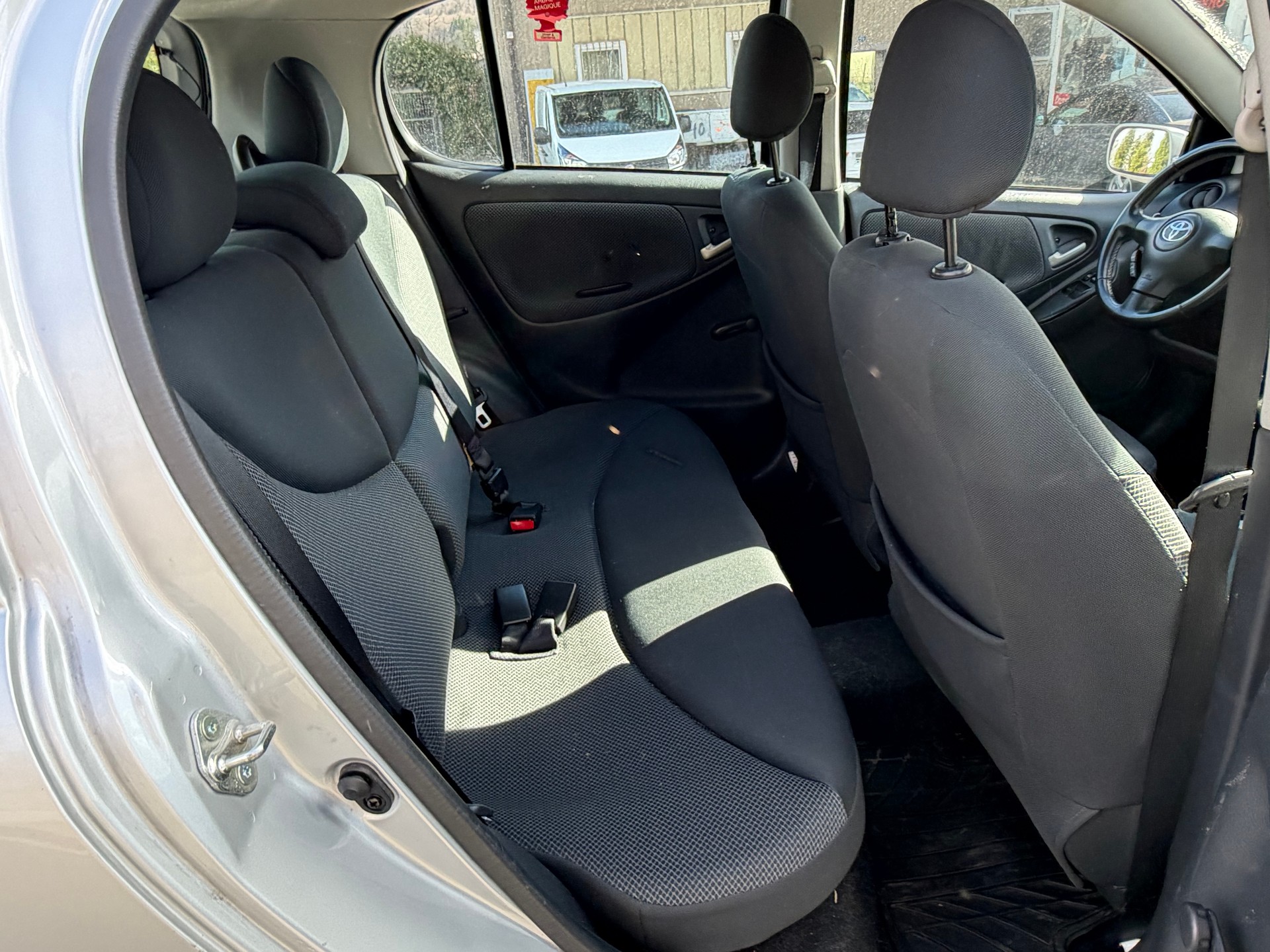 TOYOTA Yaris 1.3 Linea Sol-image-9