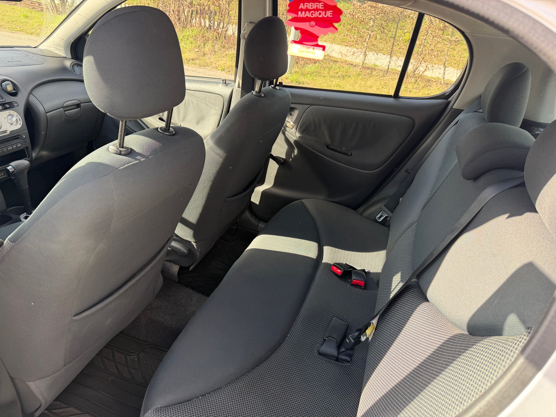 TOYOTA Yaris 1.3 Linea Sol-image-10