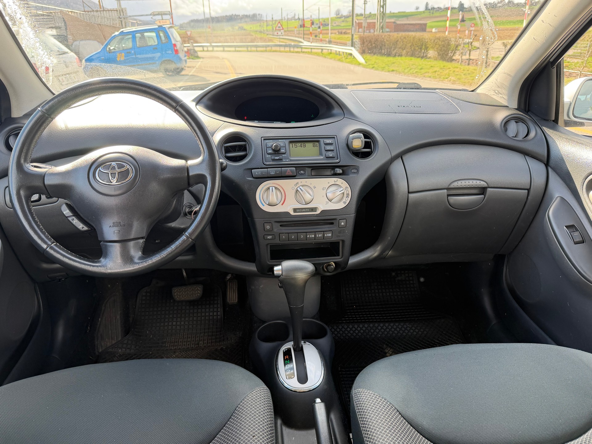 TOYOTA Yaris 1.3 Linea Sol-image-12