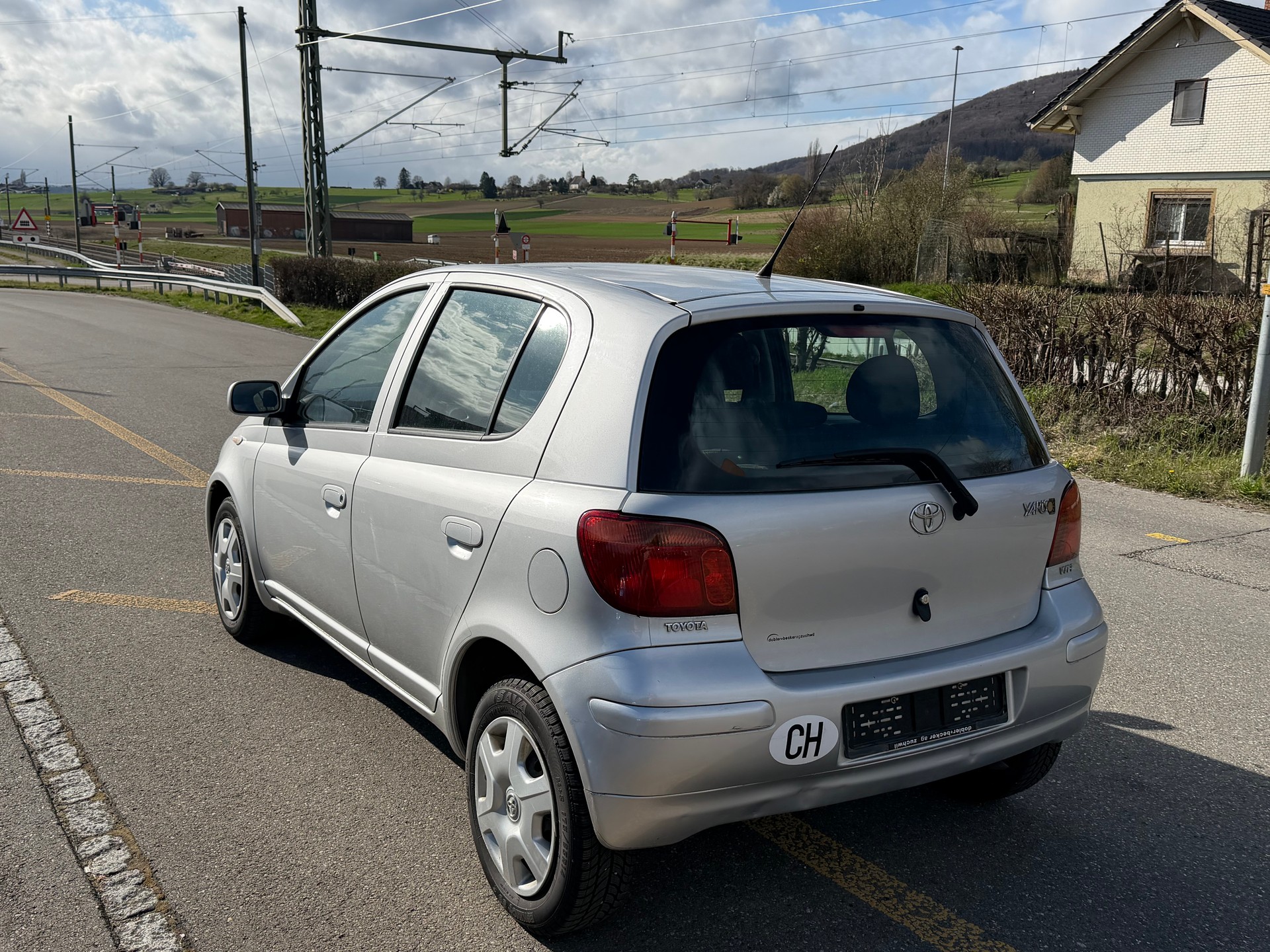 TOYOTA Yaris 1.3 Linea Sol-image-6