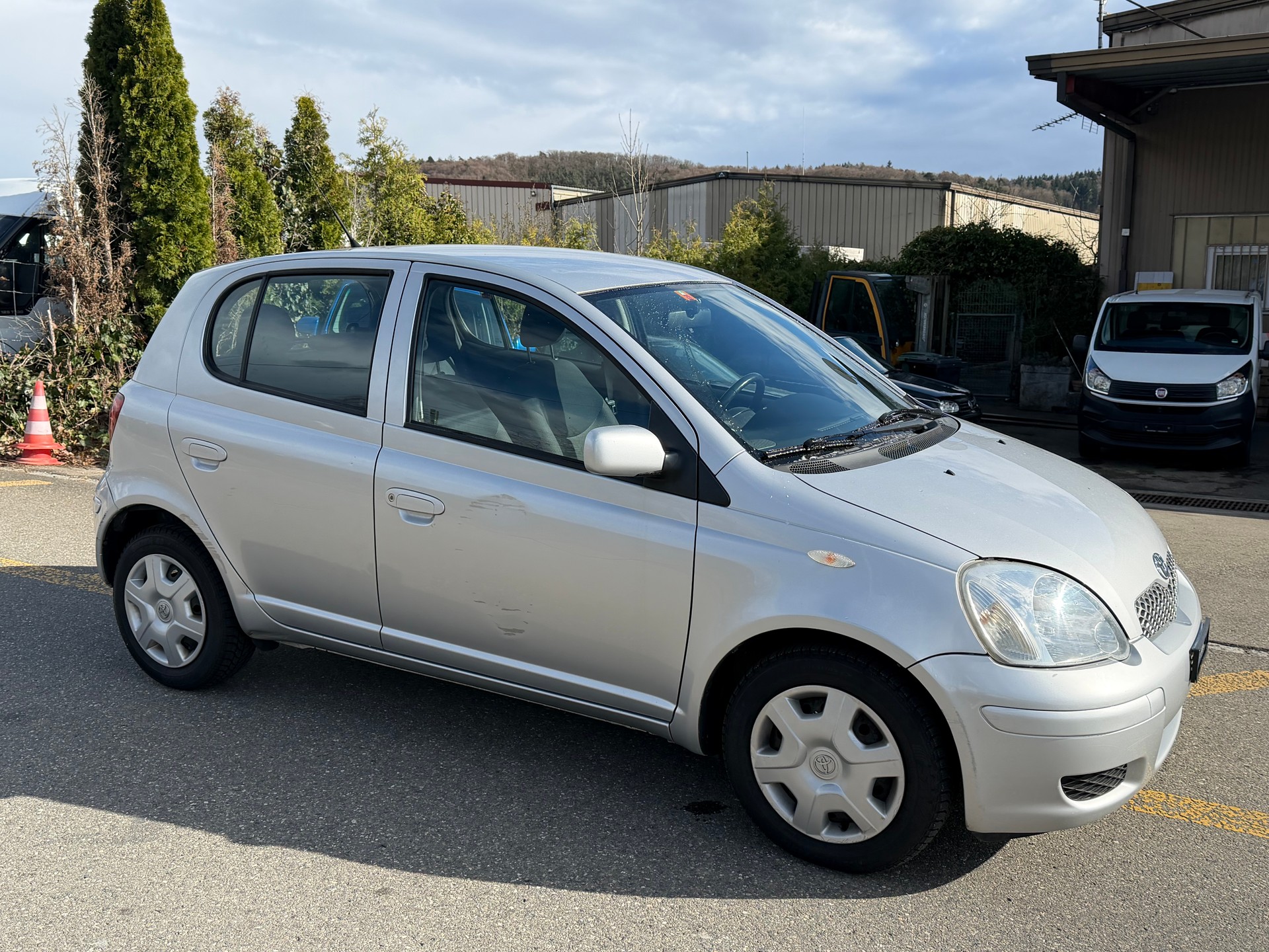 TOYOTA Yaris 1.3 Linea Sol-image-1