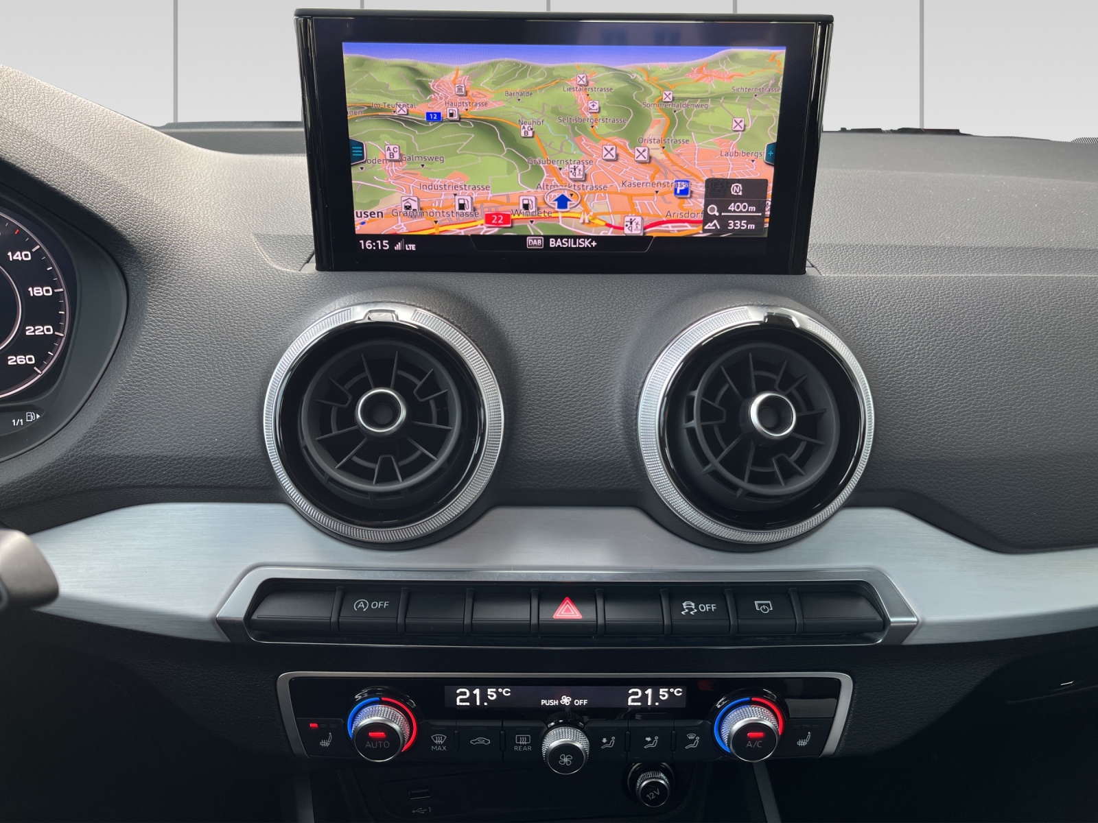 AUDI Q2 40 TFSI advanced quattro S-tronic-image-9