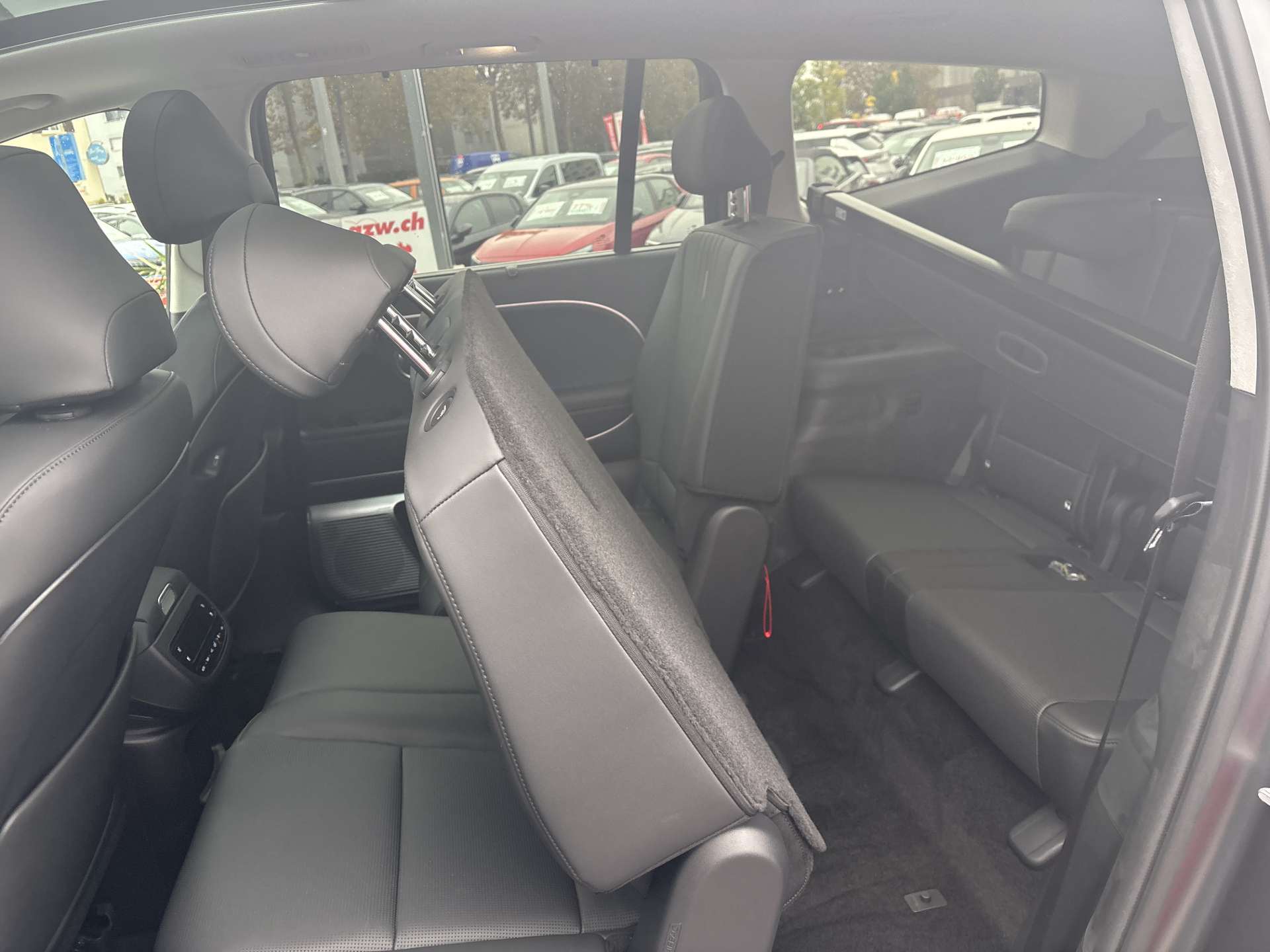 HYUNDAI Ioniq 9 110kWh Luxury Caligraphy 7-Plätzer 4WD Automat 428PS-image-6