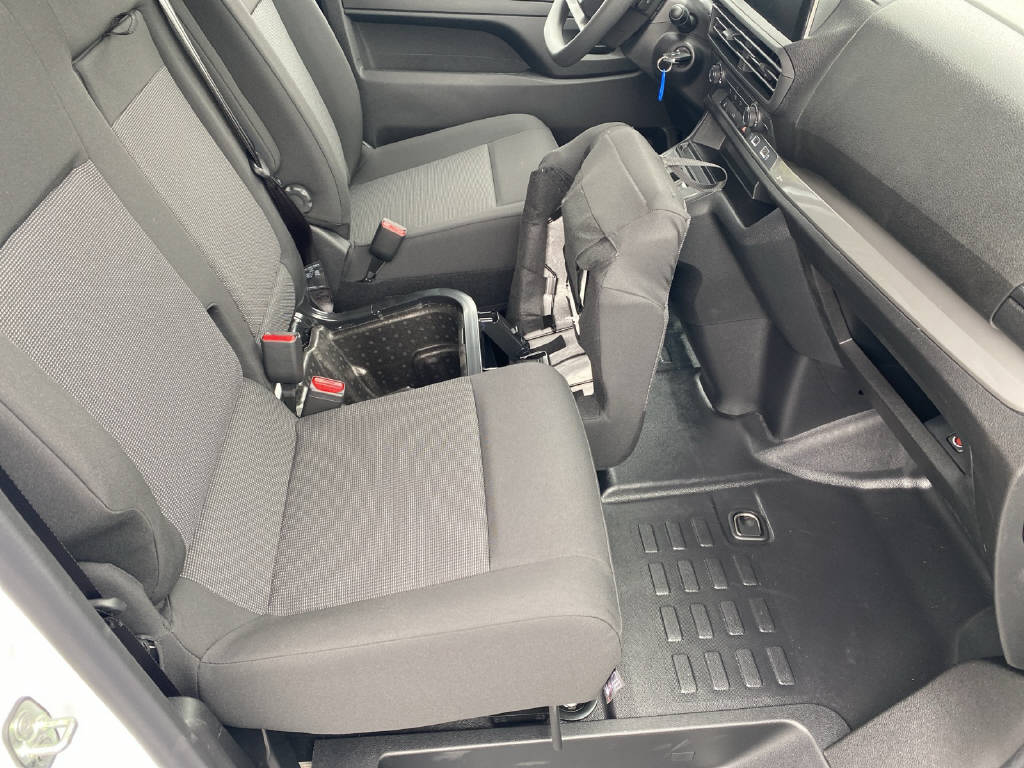 PEUGEOT e-Expert Kaw. Standard 50 kWh 136 PS-image-16