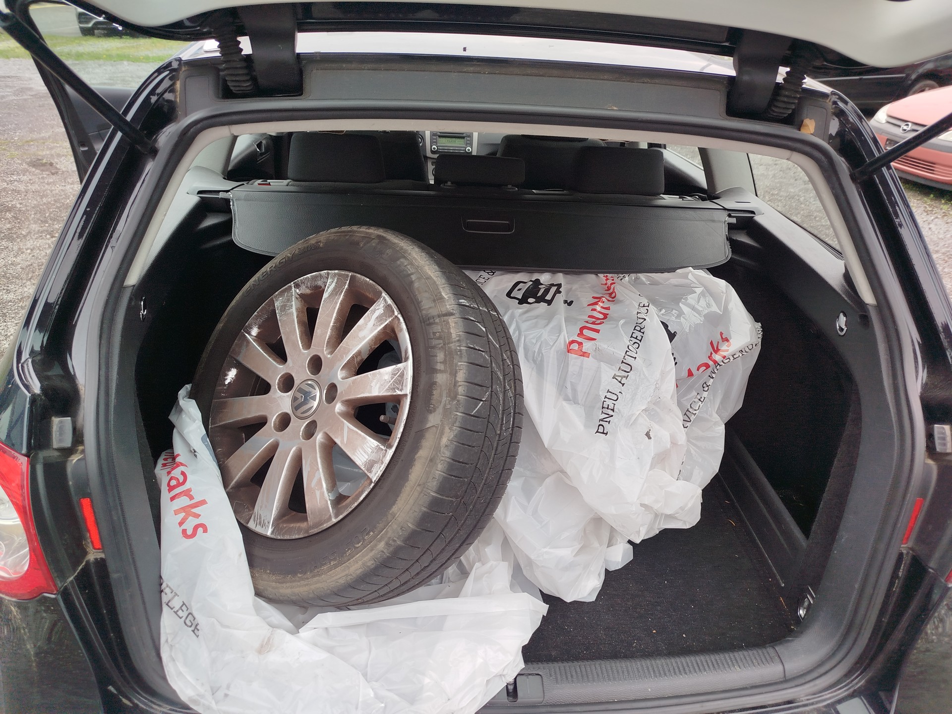 VW Passat Variant 2.0 FSI Sportline-image-11