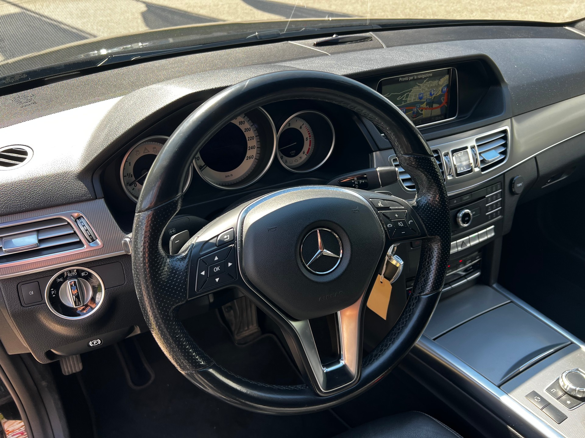 MERCEDES-BENZ E 250 BlueTEC Avantgarde 4Matic 7G-Tronic-image-8
