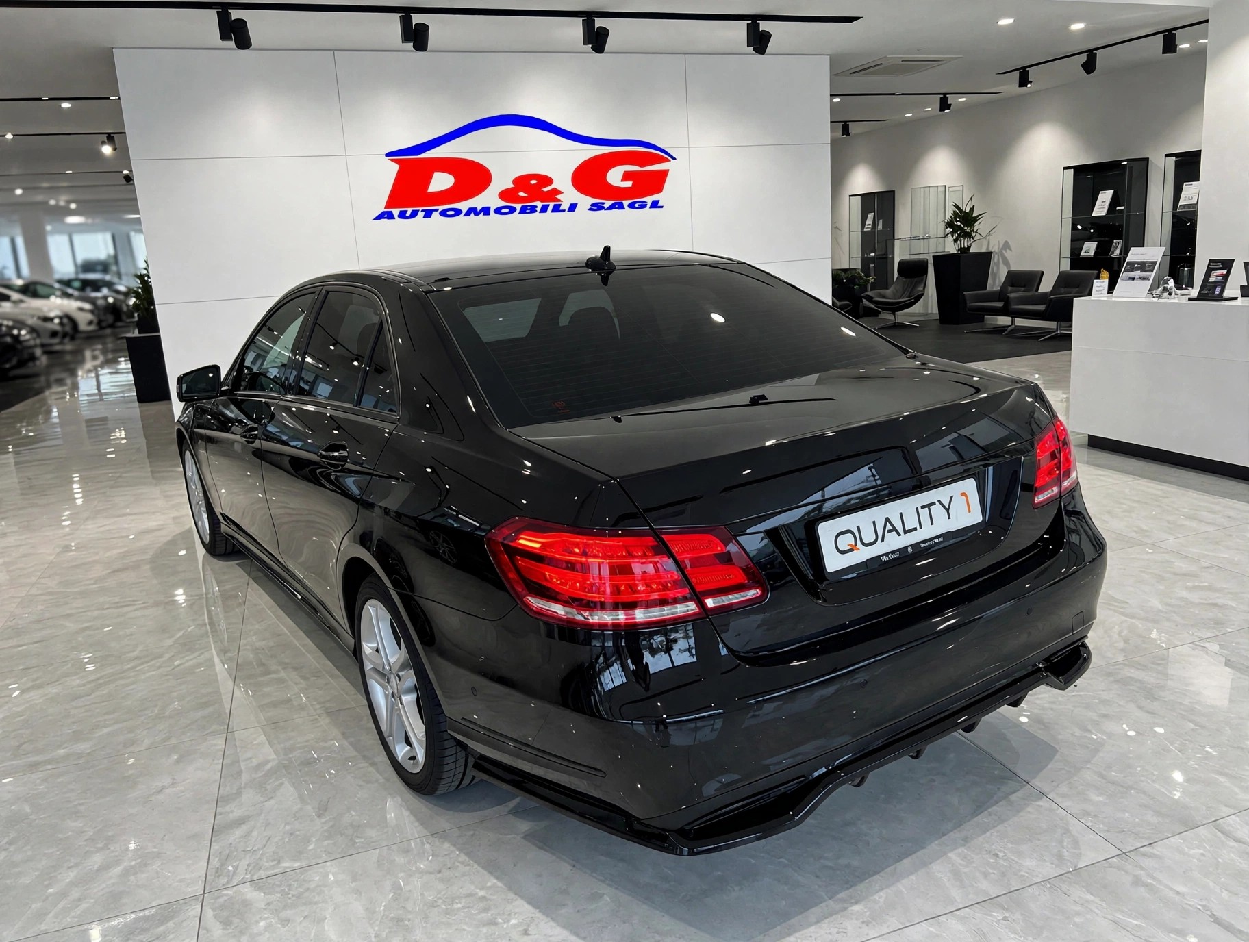 MERCEDES-BENZ E 250 BlueTEC Avantgarde 4Matic 7G-Tronic-image-4