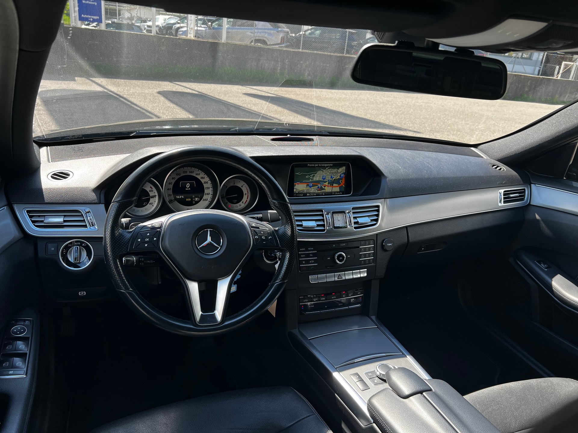 MERCEDES-BENZ E 250 BlueTEC Avantgarde 4Matic 7G-Tronic-image-9