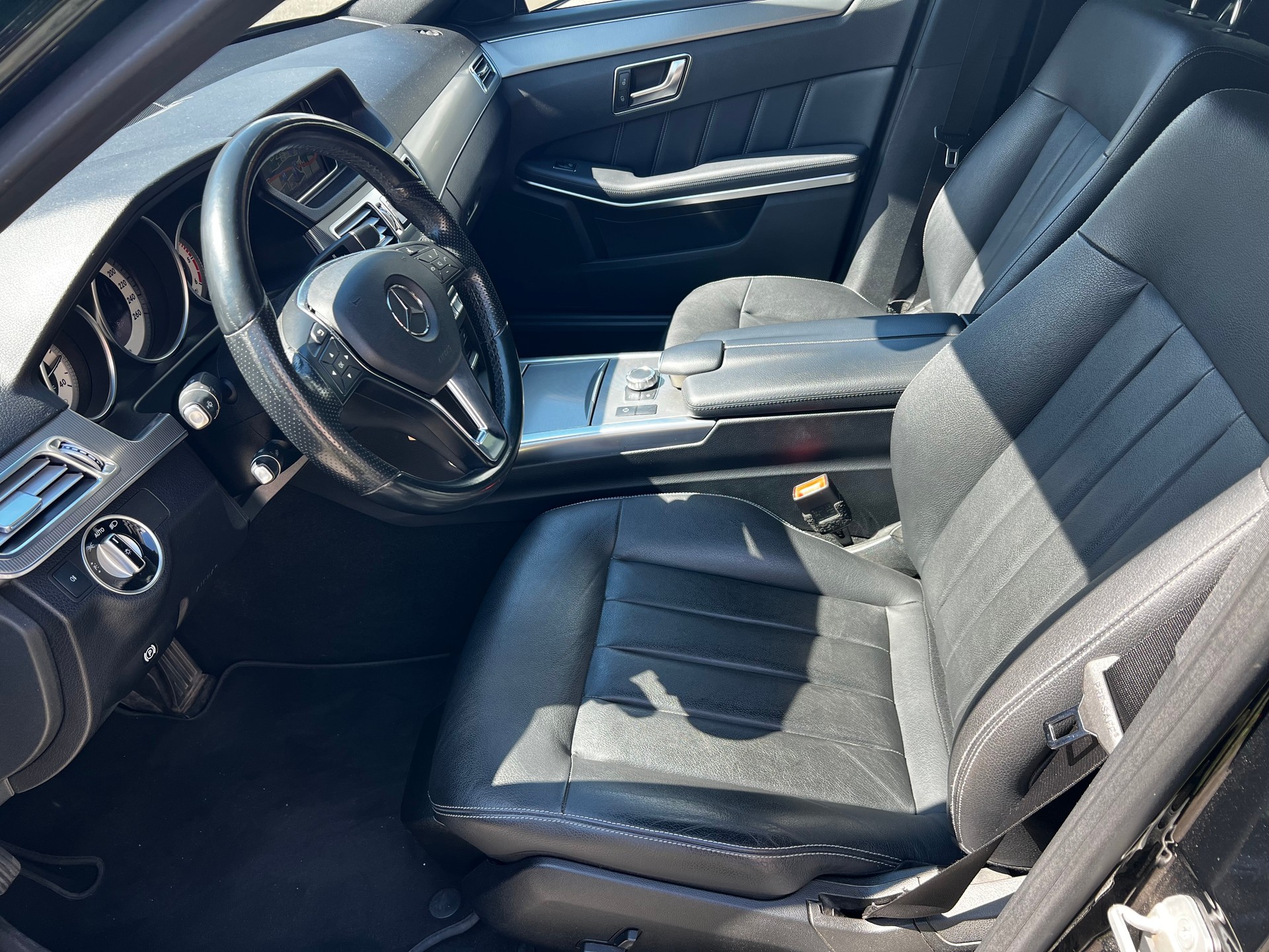 MERCEDES-BENZ E 250 BlueTEC Avantgarde 4Matic 7G-Tronic-image-10