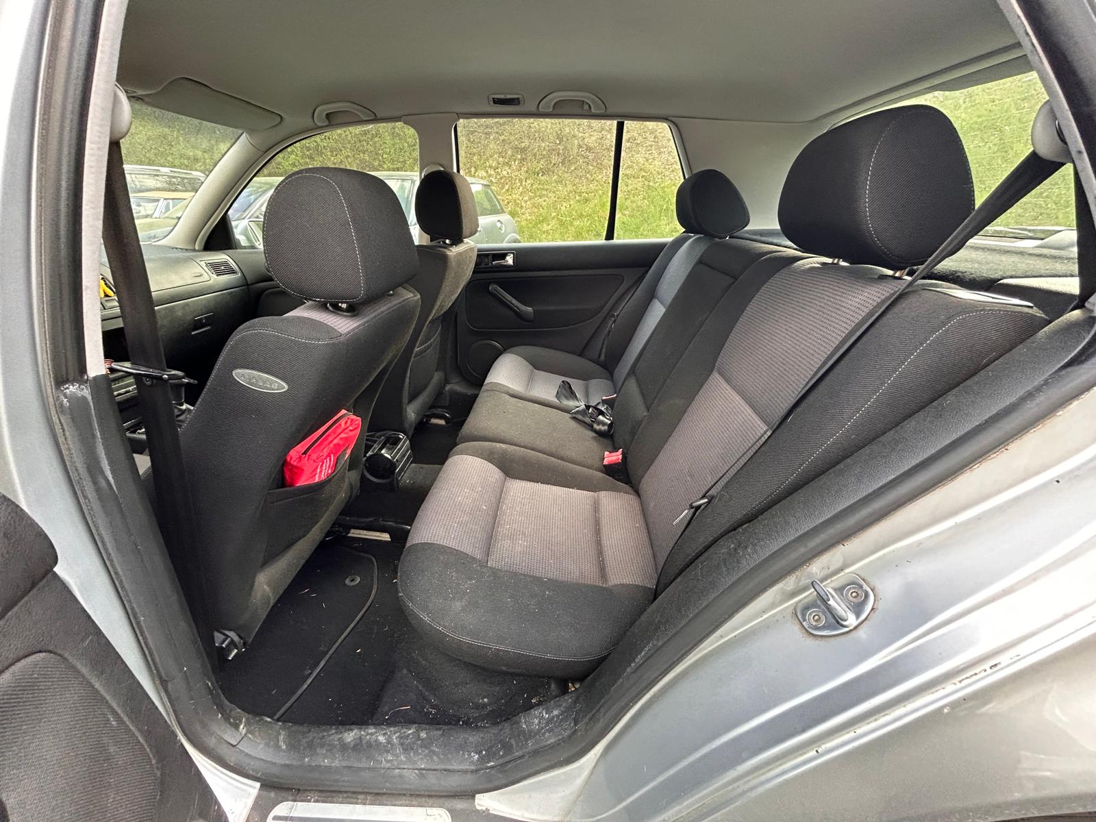 VW Golf 1.6 16V-image-9
