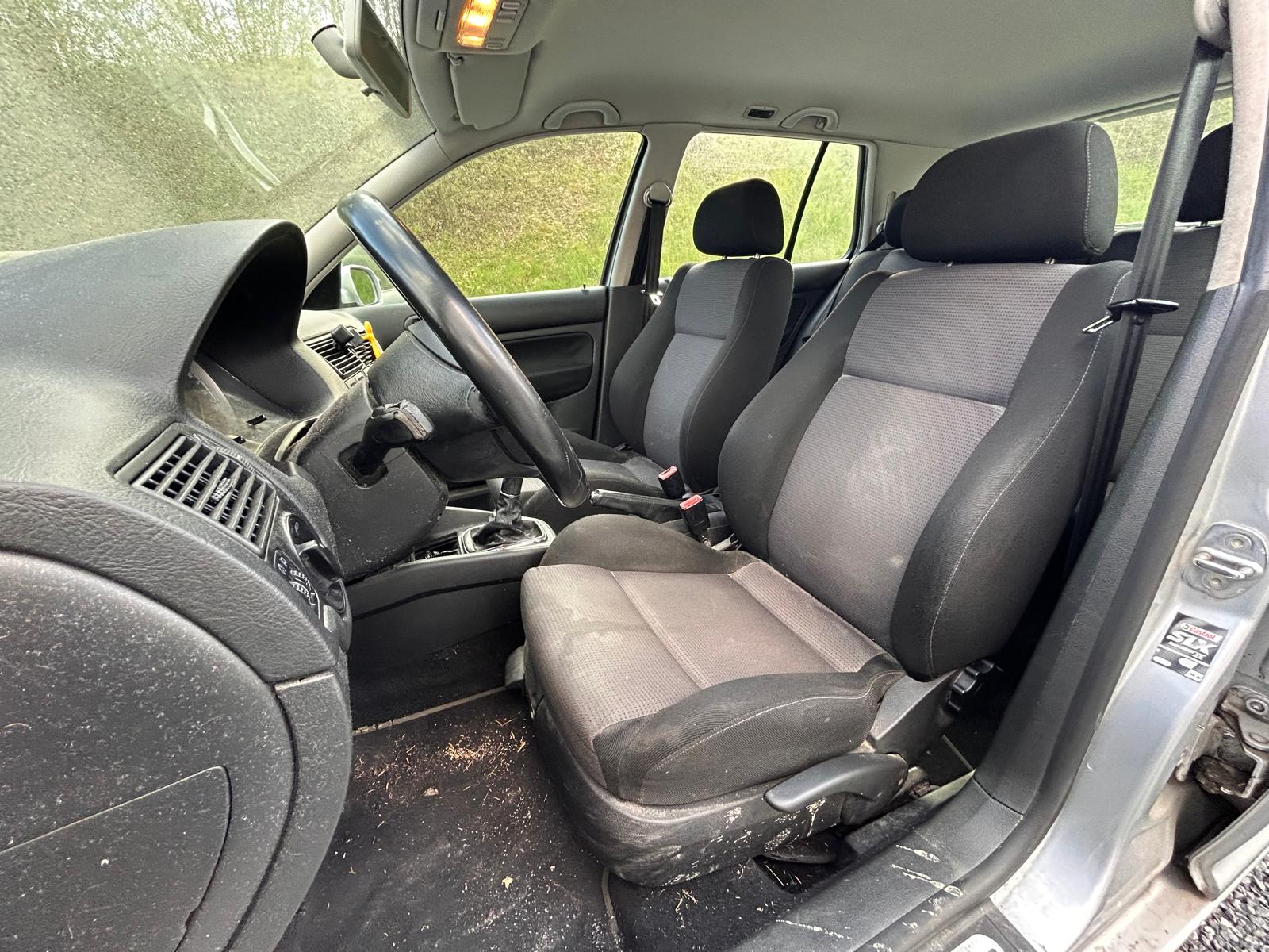 VW Golf 1.6 16V-image-11