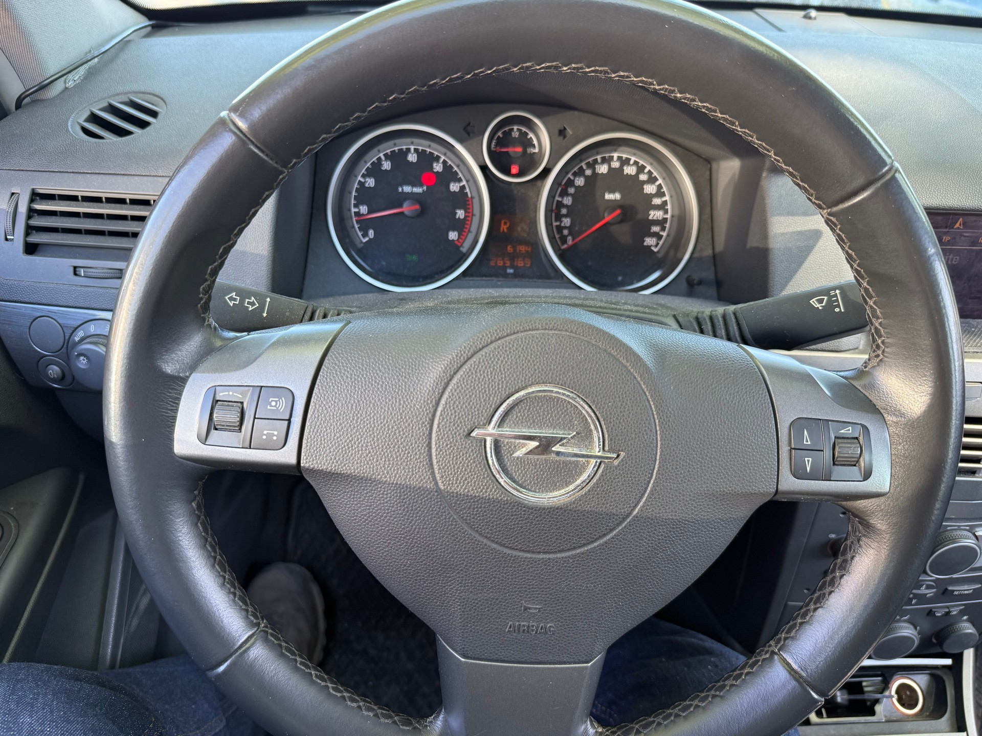 OPEL Astra 1.8i 16V Cosmo-image-8