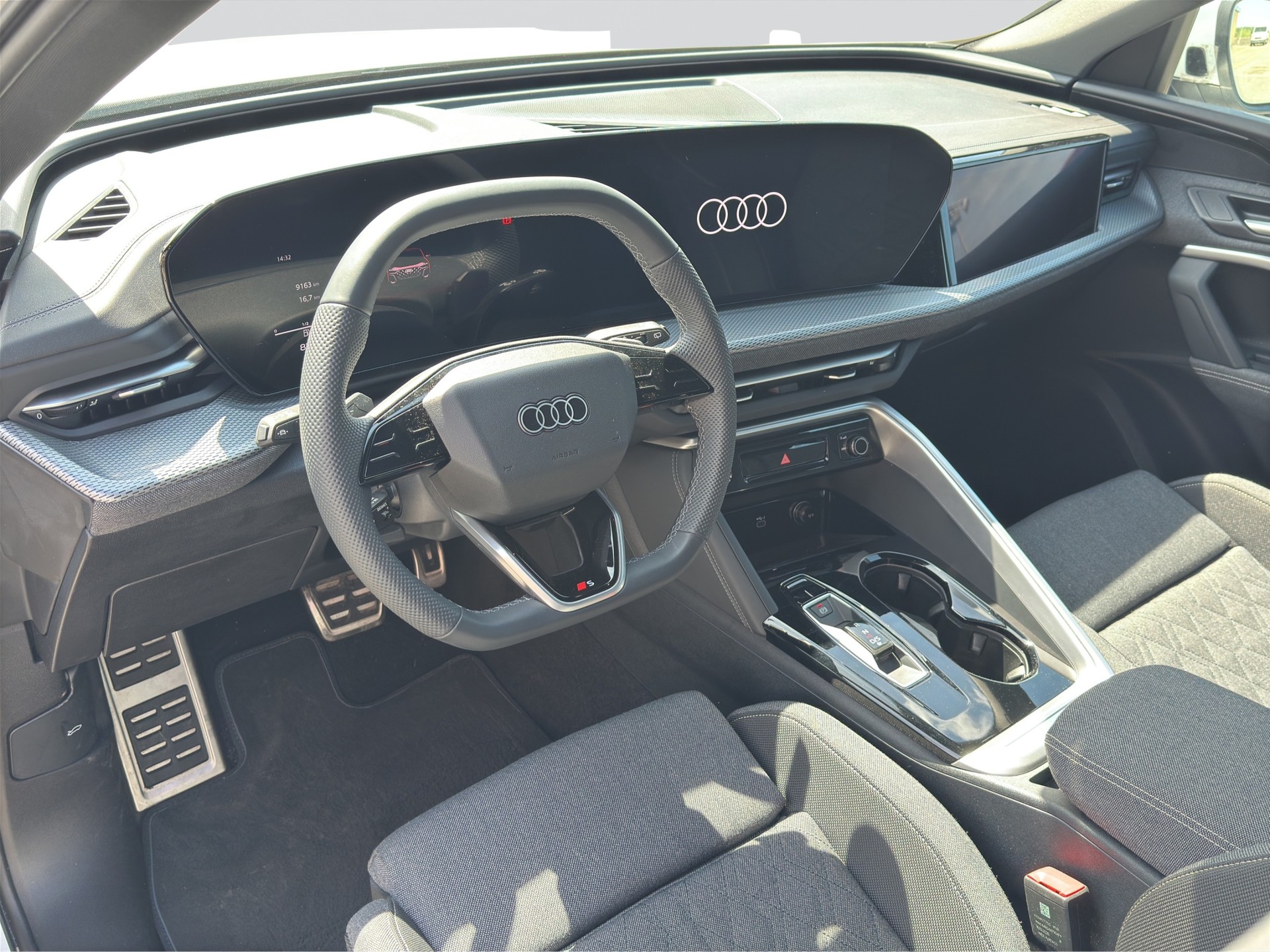 AUDI Q5 TDI S-Line quattro S-tronic-image-6