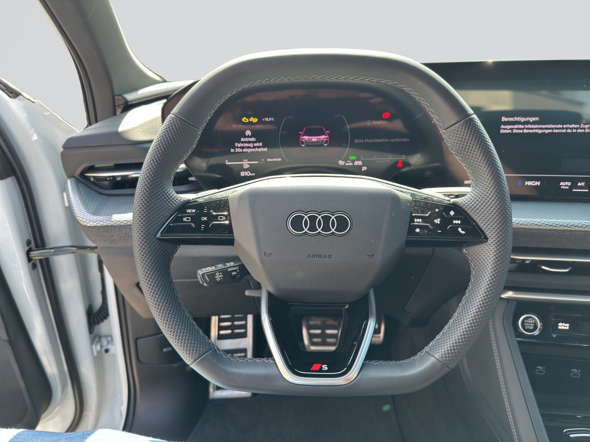 AUDI Q5 TDI S-Line quattro S-tronic-image-9