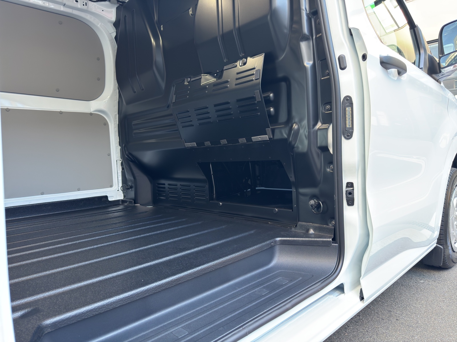 FORD Transit Custom Van 320 L1 2.0 EcoBlue 136 Trend-image-16