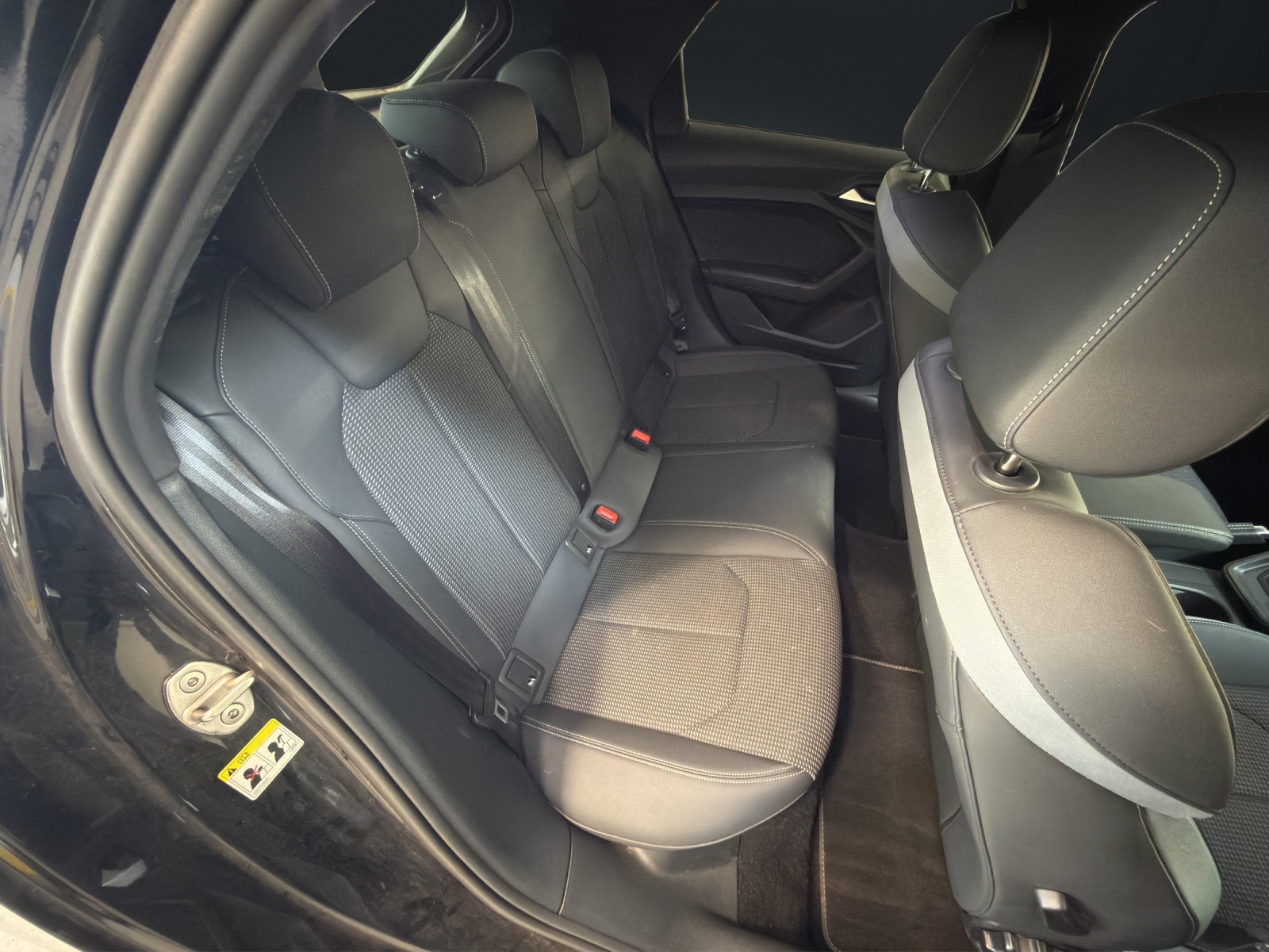 AUDI A1 Sportback 30 TFSI Attraction S-tronic-image-10