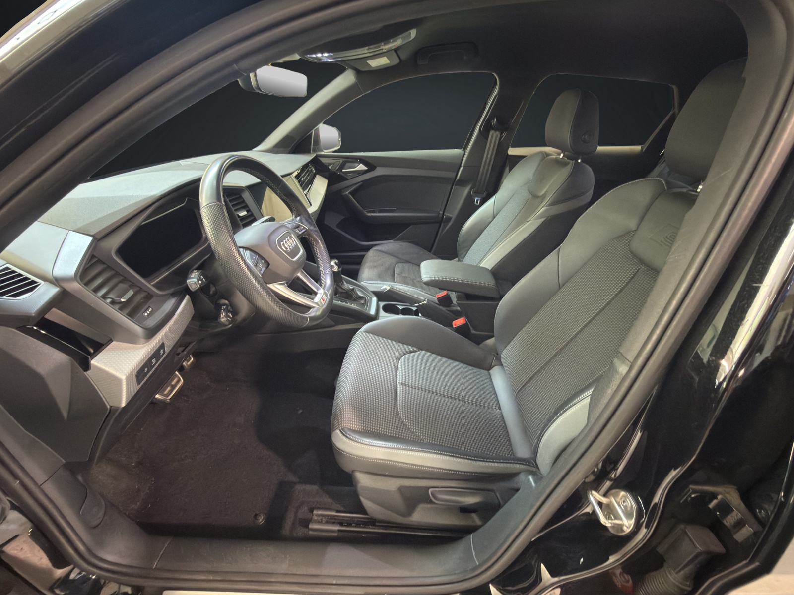 AUDI A1 Sportback 30 TFSI Attraction S-tronic-image-13