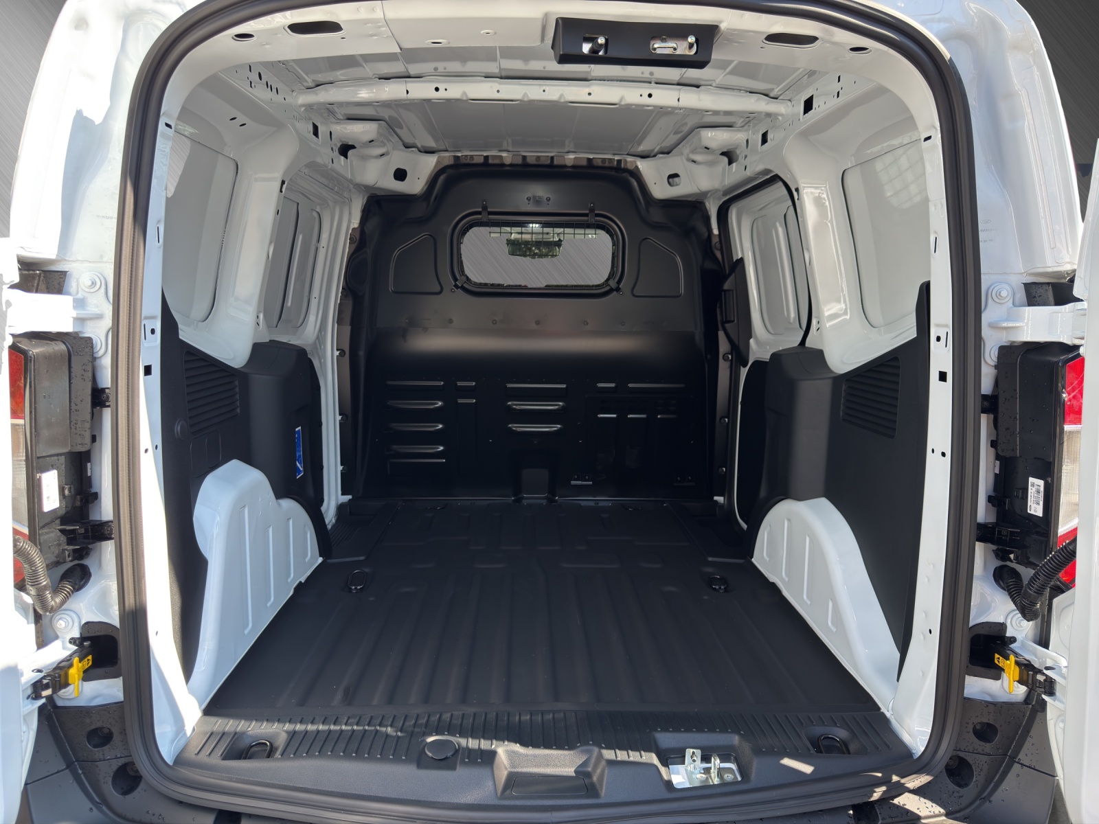 FORD Transit Courier Van 1.0 EcoBoost Trend-image-11