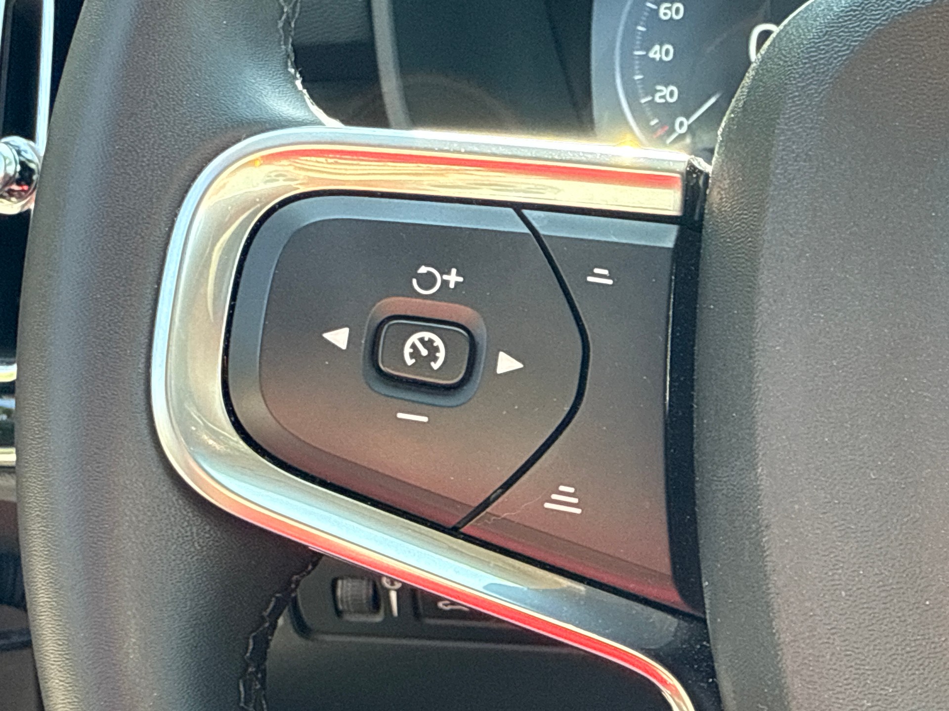 VOLVO XC40 T4 PHEV Ultimate Bright DCT-image-19