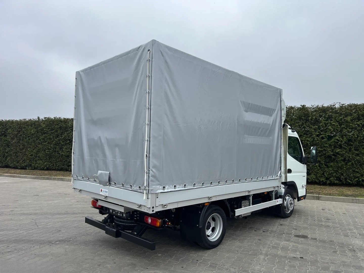 MITSUBISHI Fuso Canter 3c15 Plane-showroom-element-3