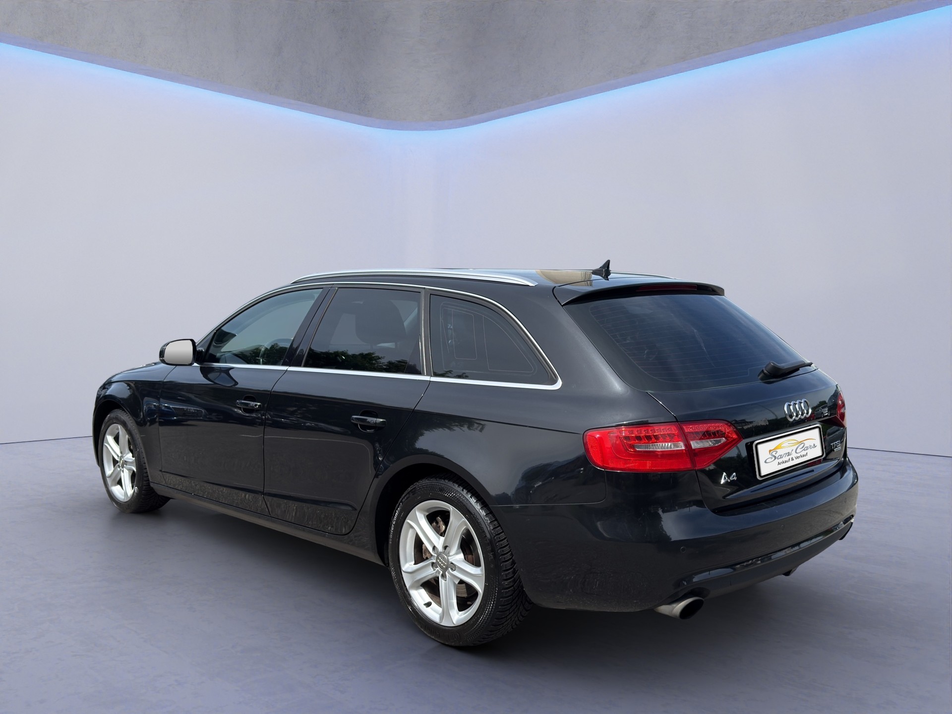 AUDI A4 Avant 2.0 TFSI quattro s-tronic-image-2