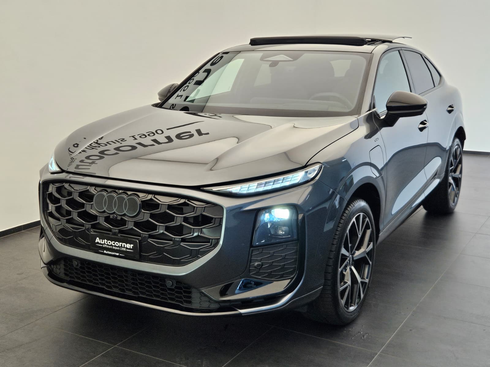 AUDI Q3 Sportback e-hybrid 200 kW S tronig-image-2