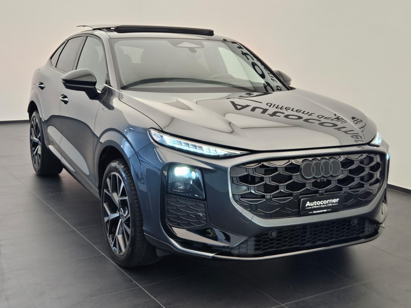 AUDI Q3 Sportback e-hybrid 200 kW S tronig-image-4
