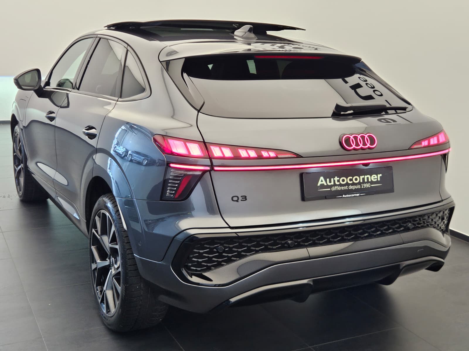AUDI Q3 Sportback e-hybrid 200 kW S tronig-image-8