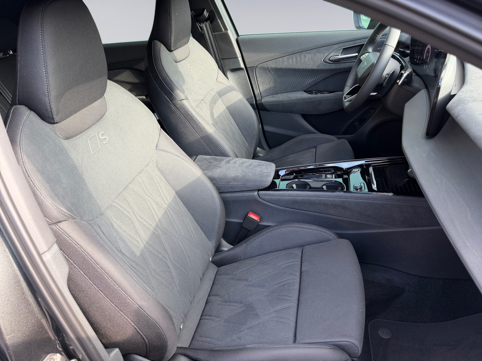 AUDI Q3 Sportback e-hybrid 200 kW S tronig-image-12