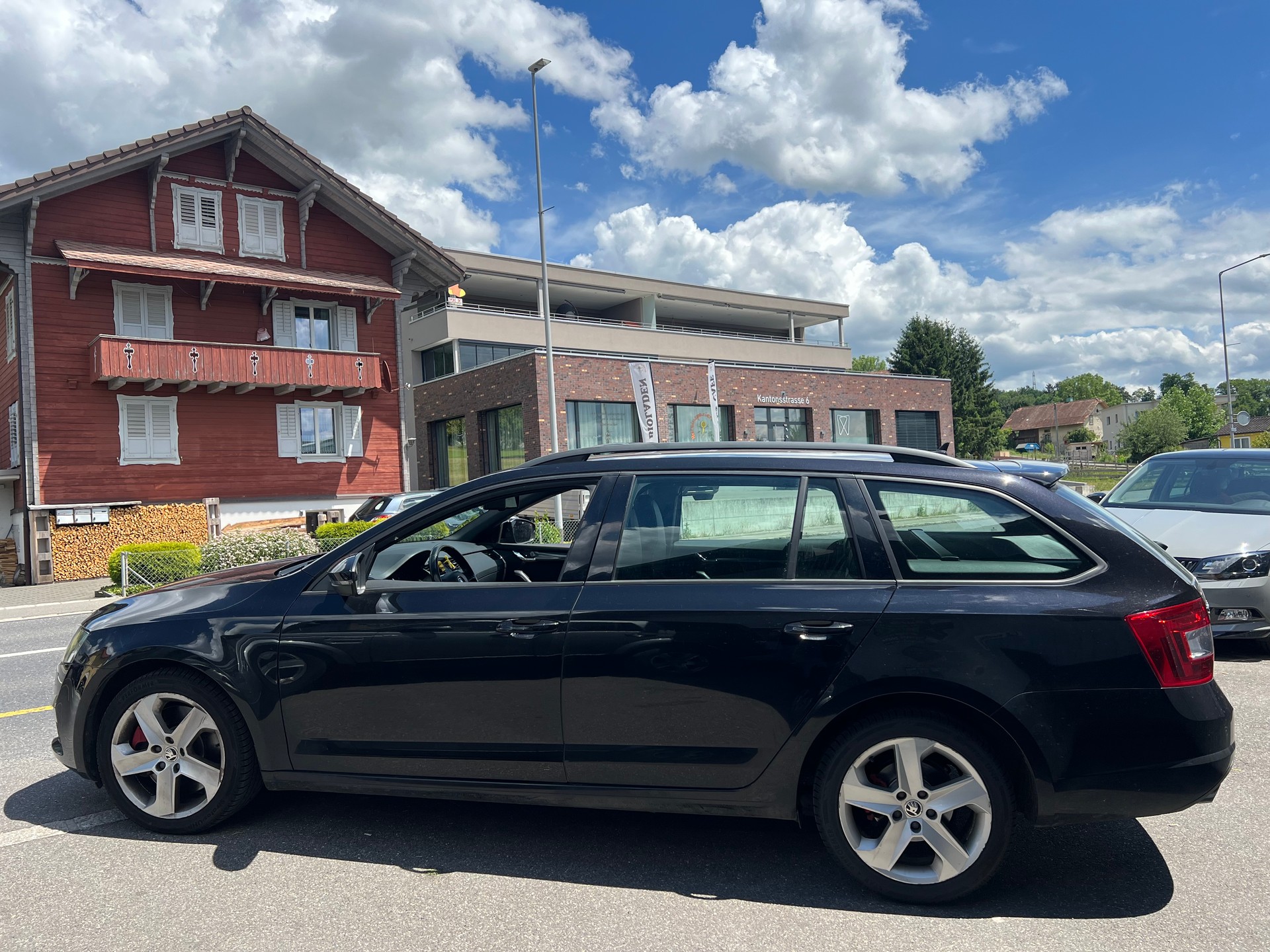 SKODA Octavia Combi RS FS162-image-7