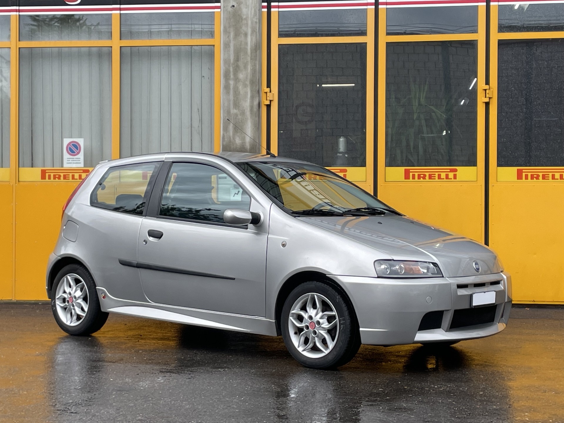 FIAT Punto 1.8 16V Abarth HGT-image-1