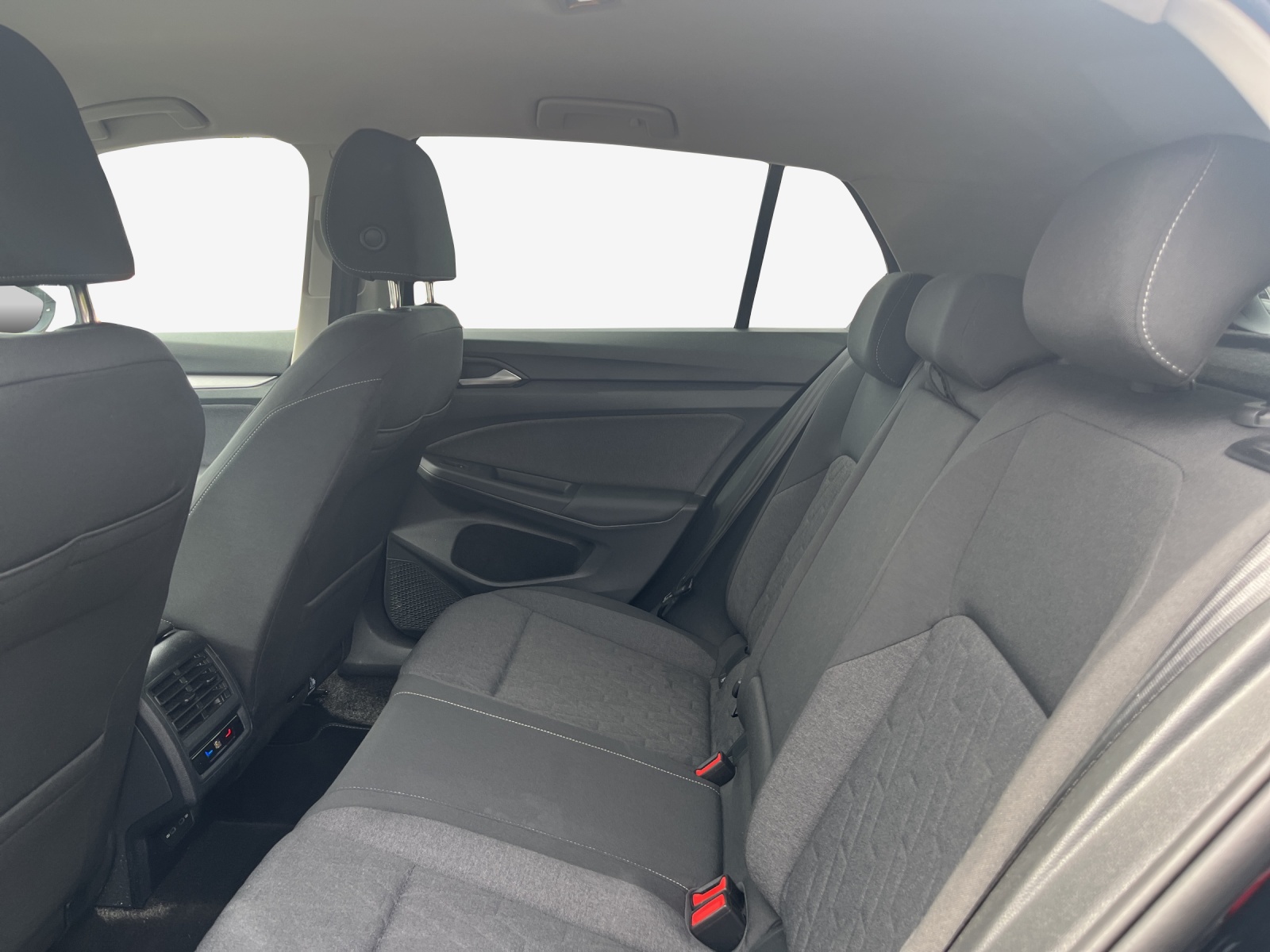 VW Golf 1.5 e TSI mHEV Life DSG-image-9