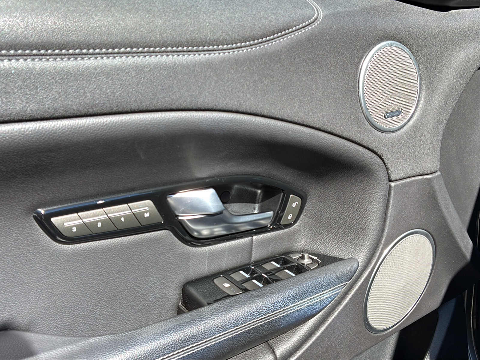 LAND ROVER Range Rover Evoque 2.0 TD4 Landmark Swiss-image-13