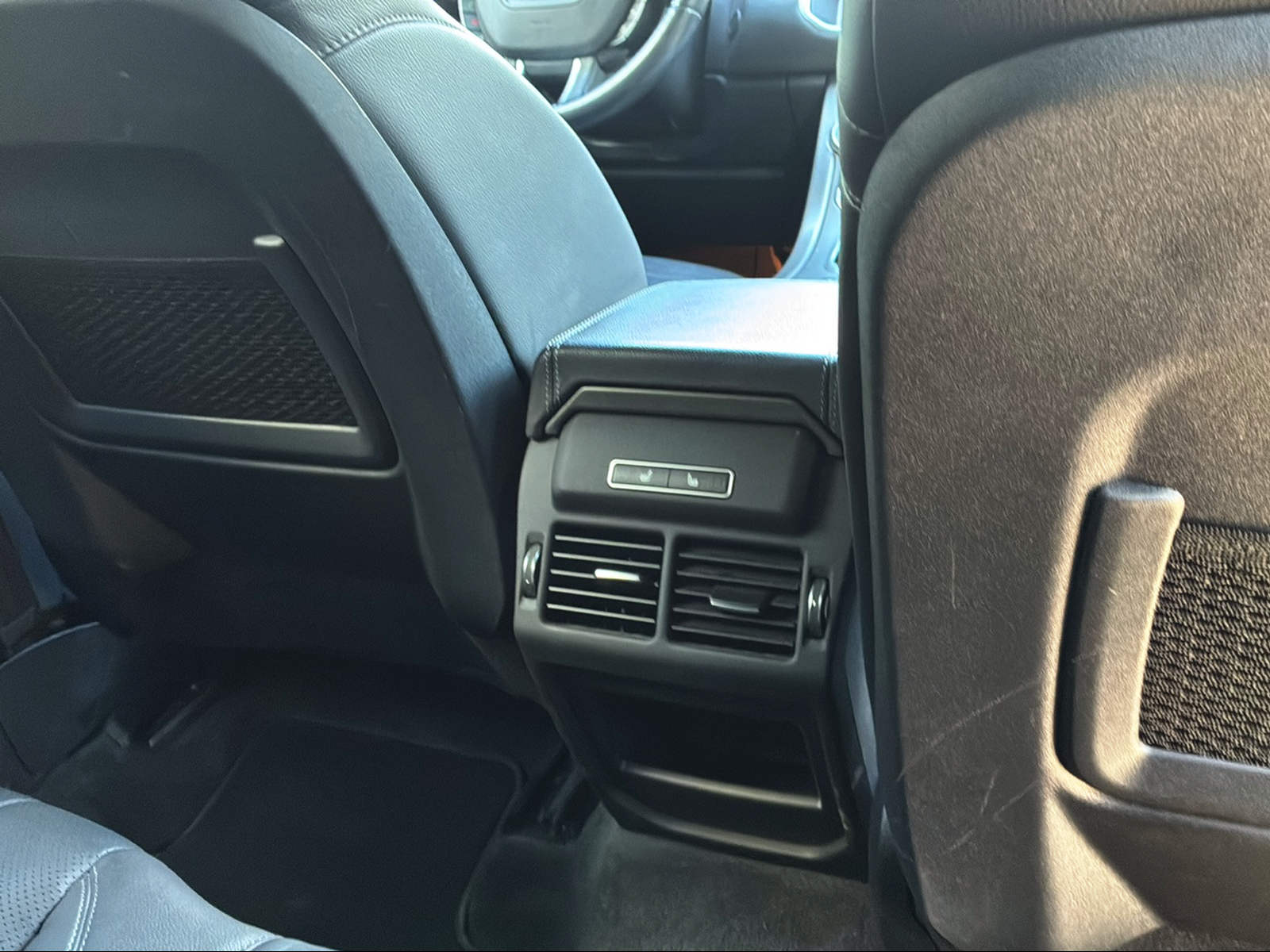 LAND ROVER Range Rover Evoque 2.0 TD4 Landmark Swiss-image-12