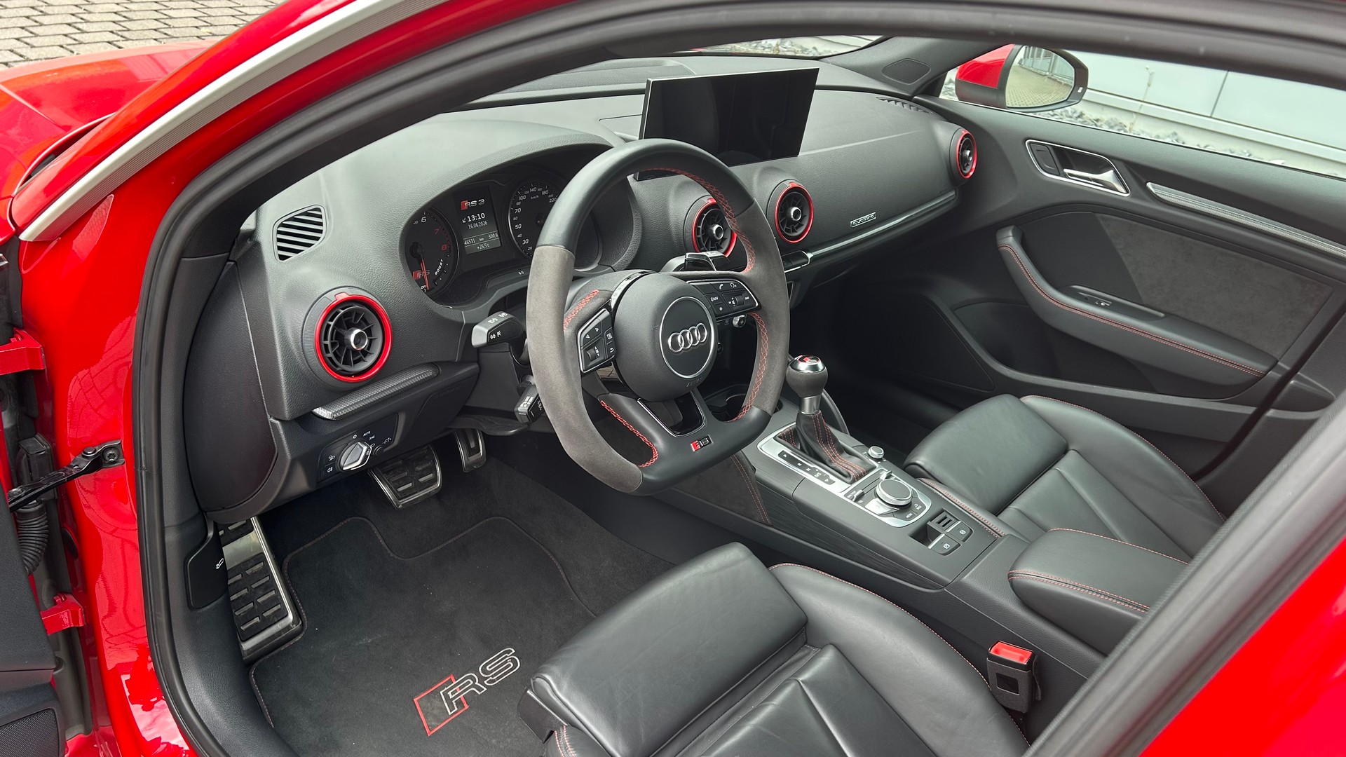 AUDI 2.5 T FSI quattro S-Tronic-image-12