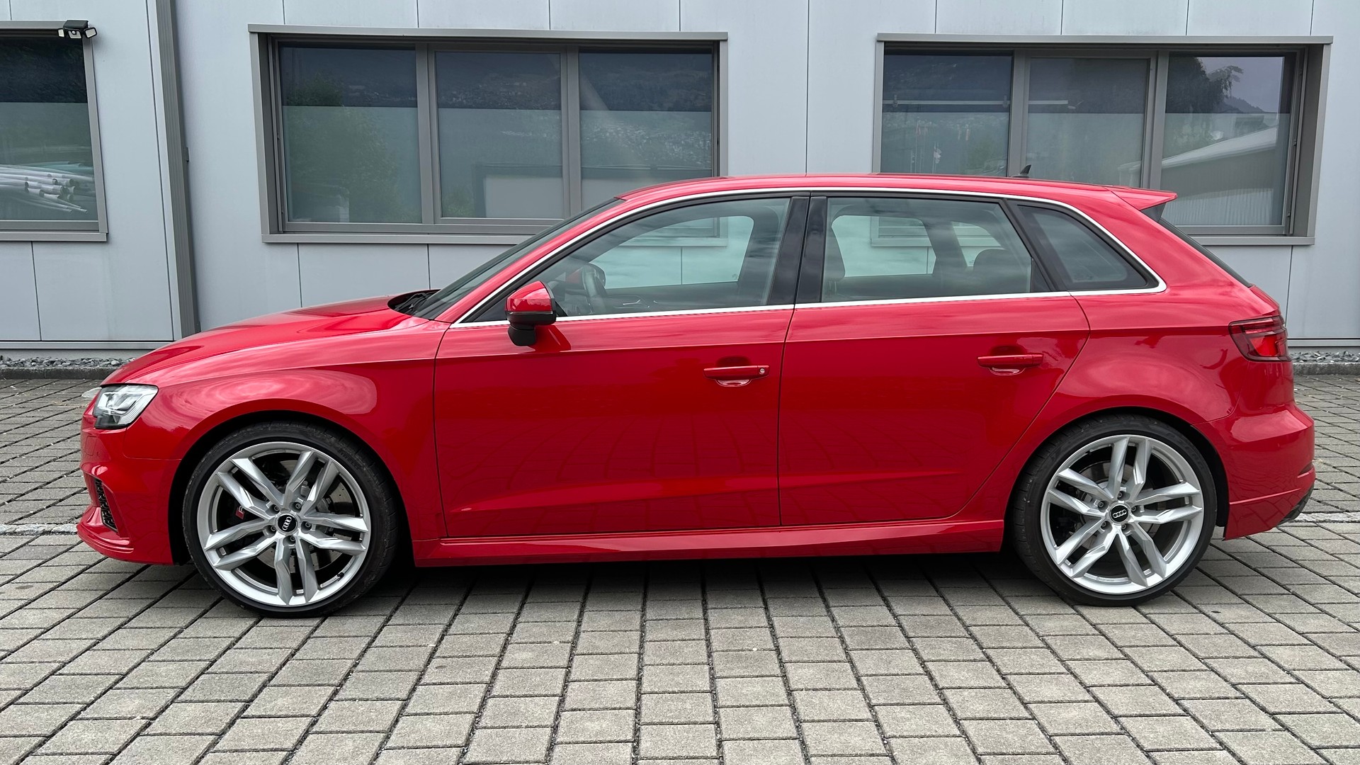 AUDI 2.5 T FSI quattro S-Tronic-image-1