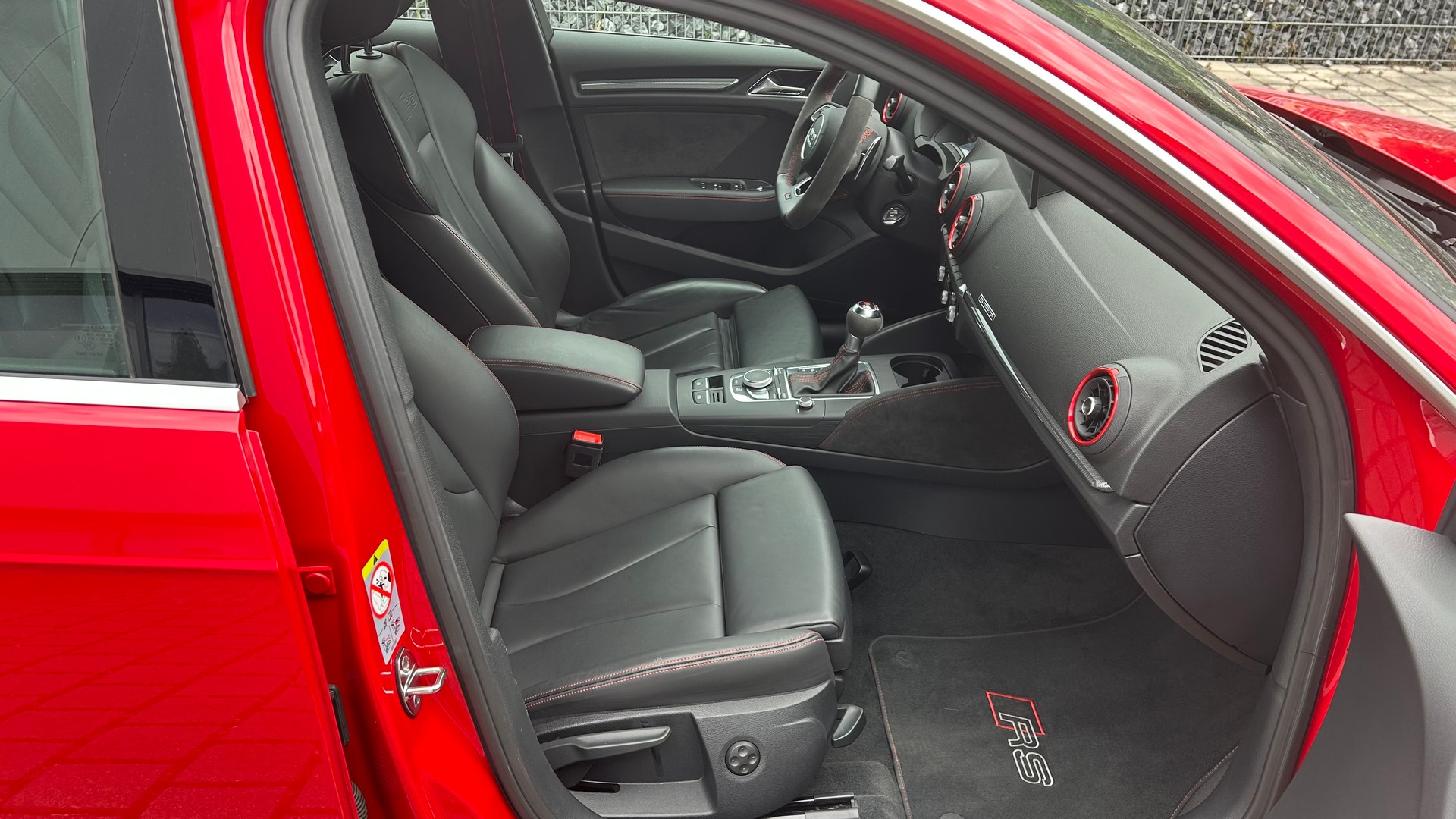 AUDI 2.5 T FSI quattro S-Tronic-image-14