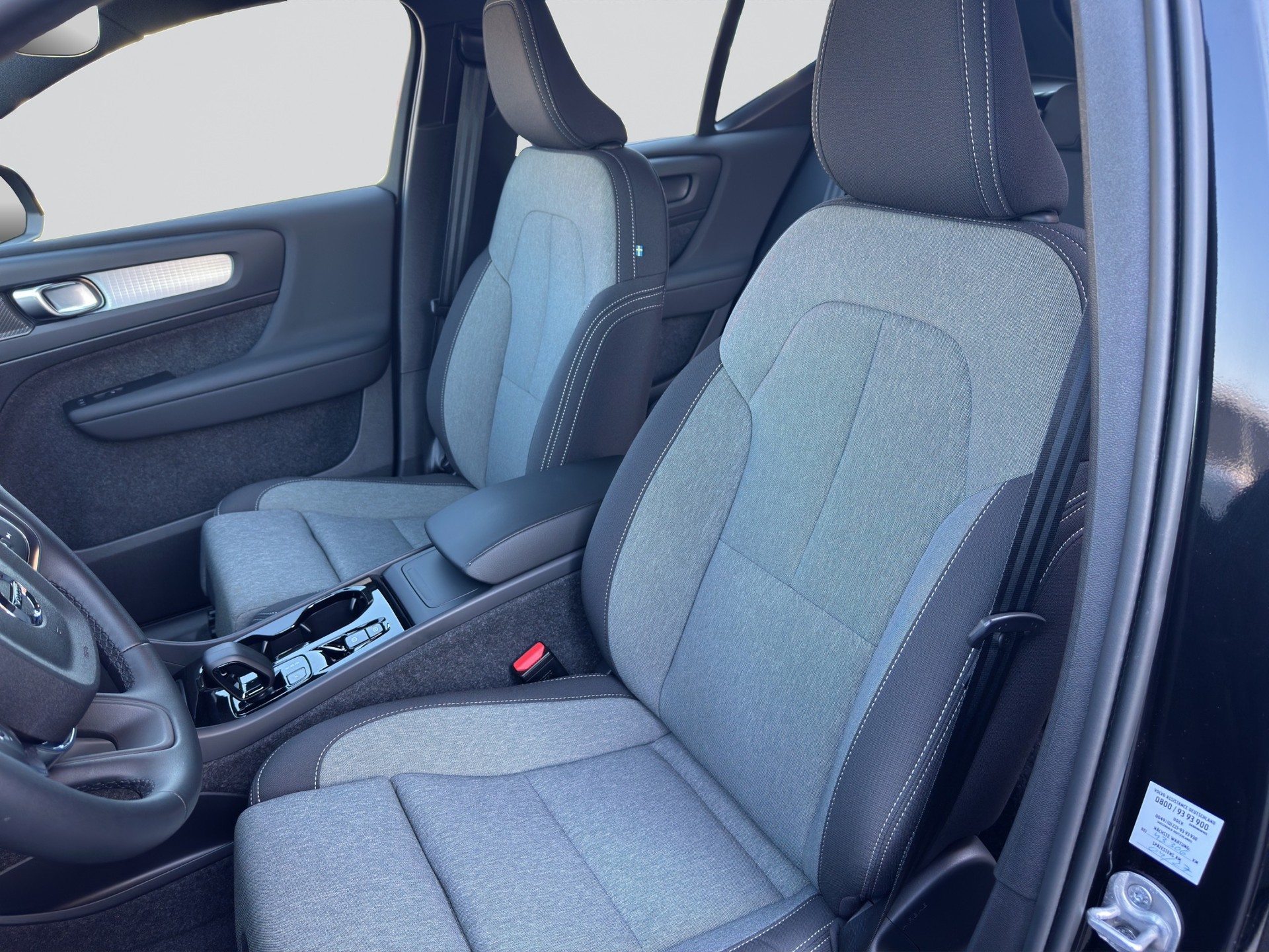 VOLVO XC40 B3 Benzin Mild Hybrid Plus Black Edition-image-5